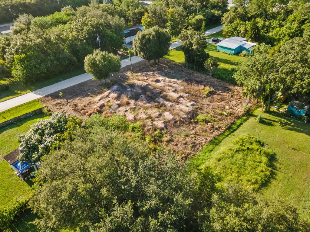 Photo of 8720 92nd Avenue, Vero Beach, FL 32967 (MLS # R11123866)