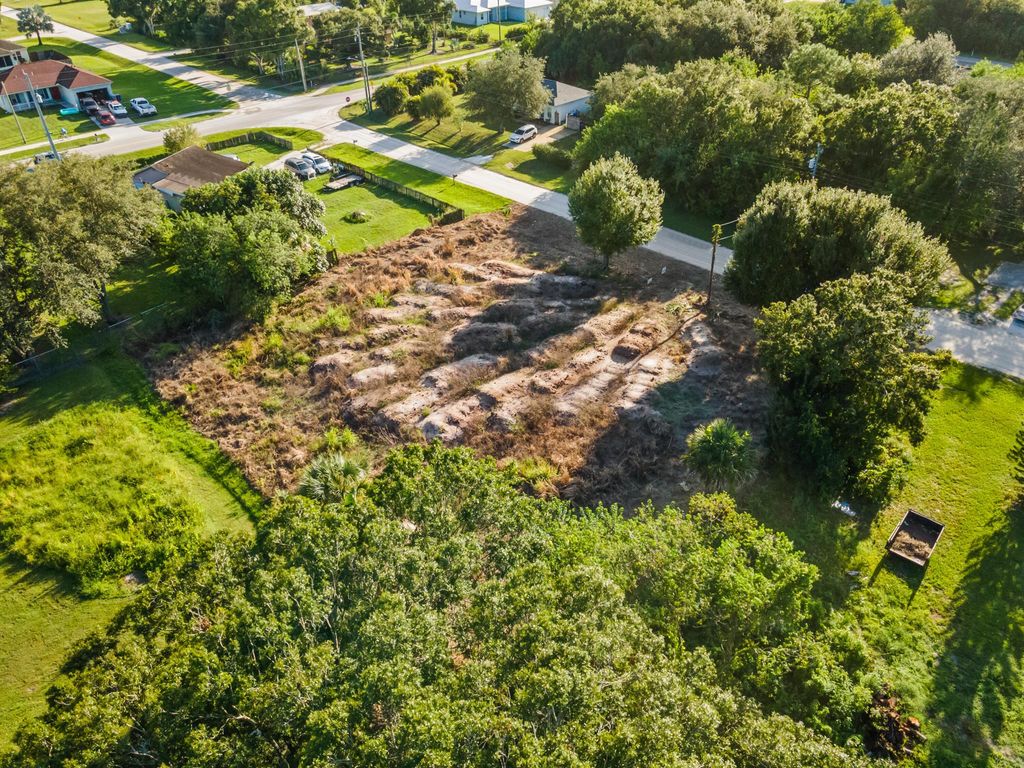 Photo of 8720 92nd Avenue, Vero Beach, FL 32967 (MLS # R11123866)