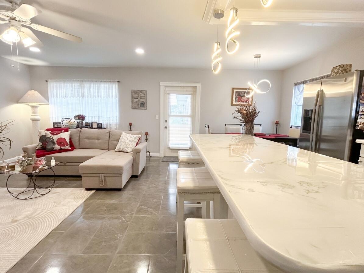 233 SEVILLE J Boulevard