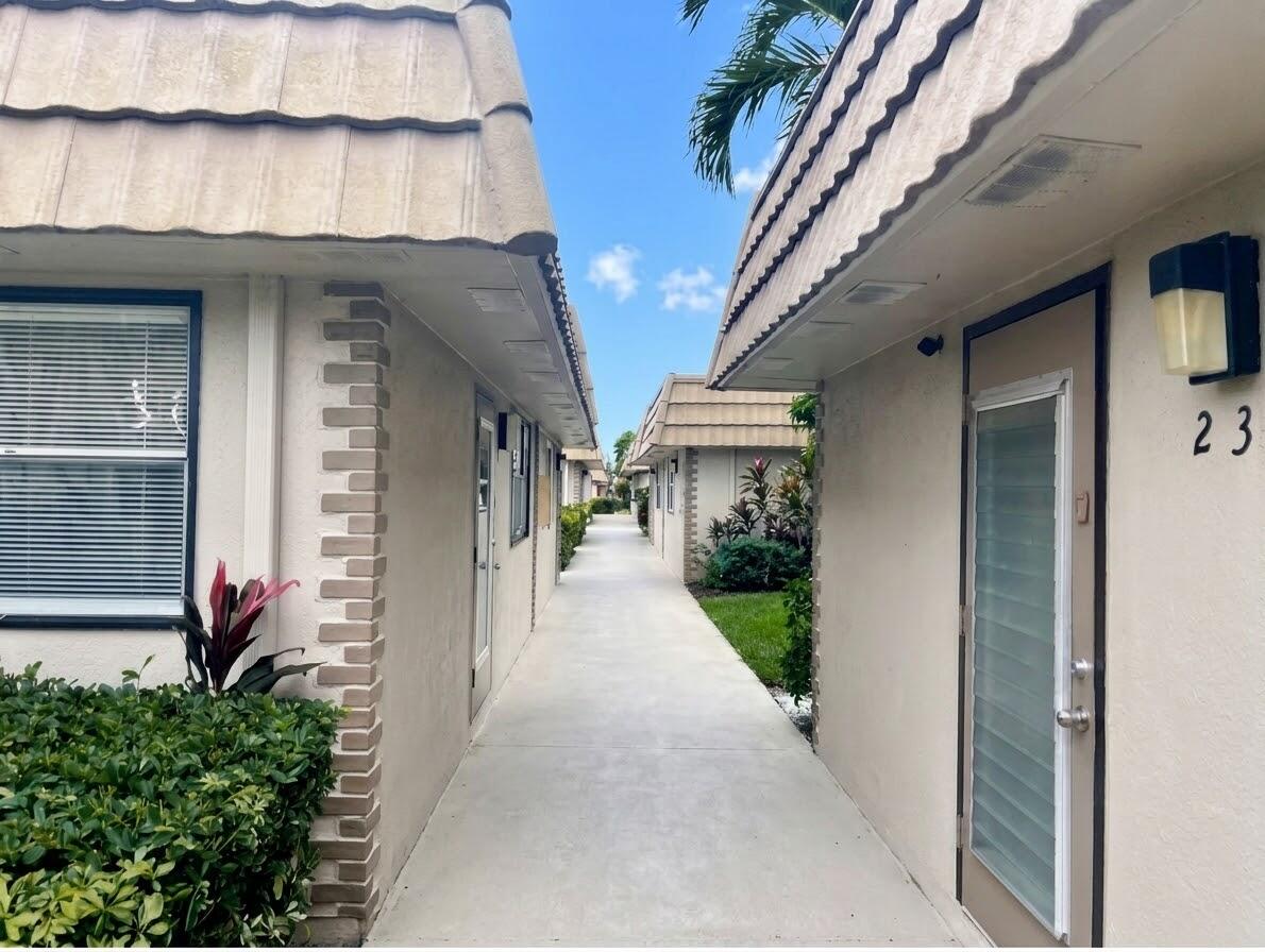 233 SEVILLE J Boulevard
