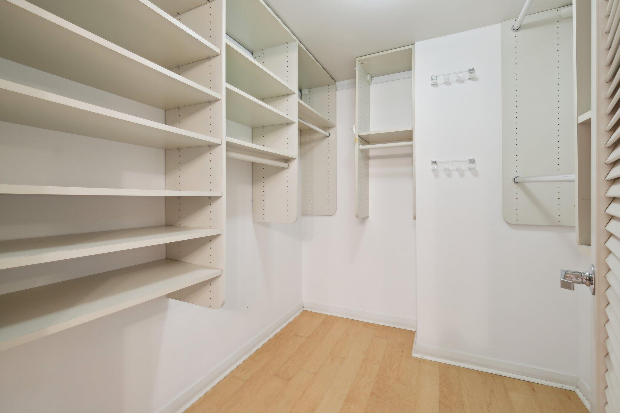 OLD PORT COVE LAKE POINT TOWER CONDO - Residential