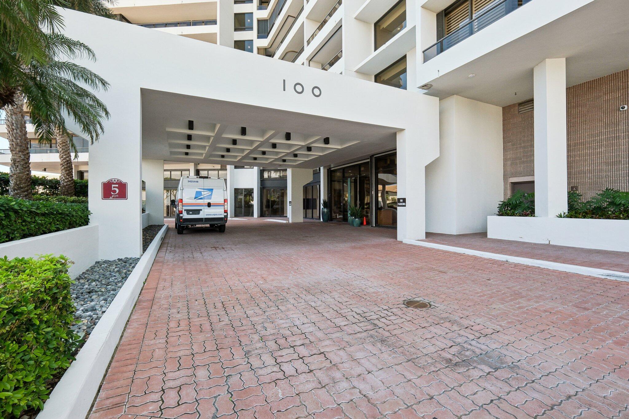 OLD PORT COVE LAKE POINT TOWER CONDO - Residential