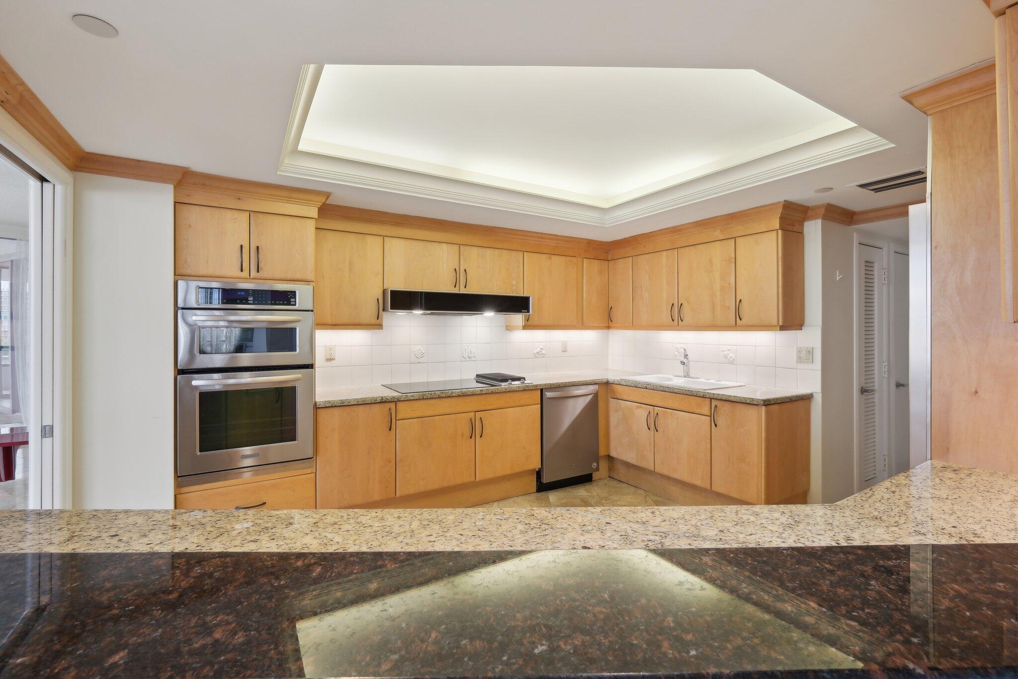 OLD PORT COVE LAKE POINT TOWER CONDO - Residential