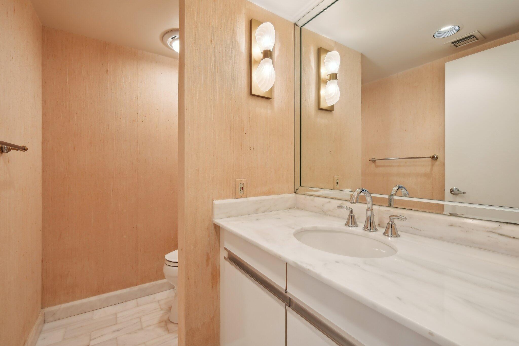 OLD PORT COVE LAKE POINT TOWER CONDO - Residential