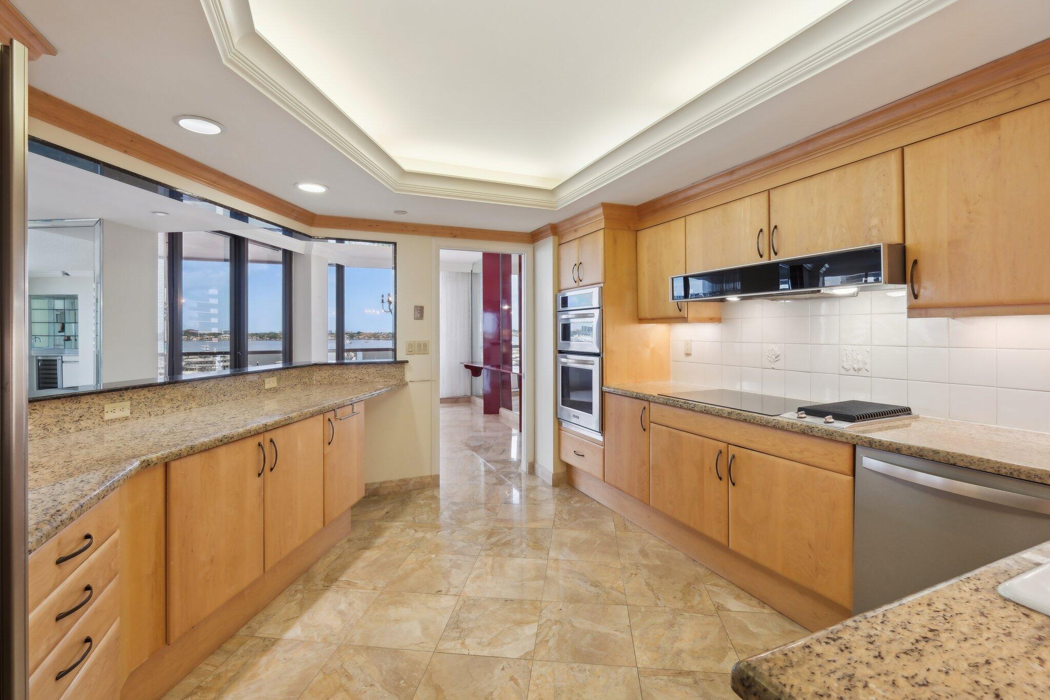 OLD PORT COVE LAKE POINT TOWER CONDO - Residential