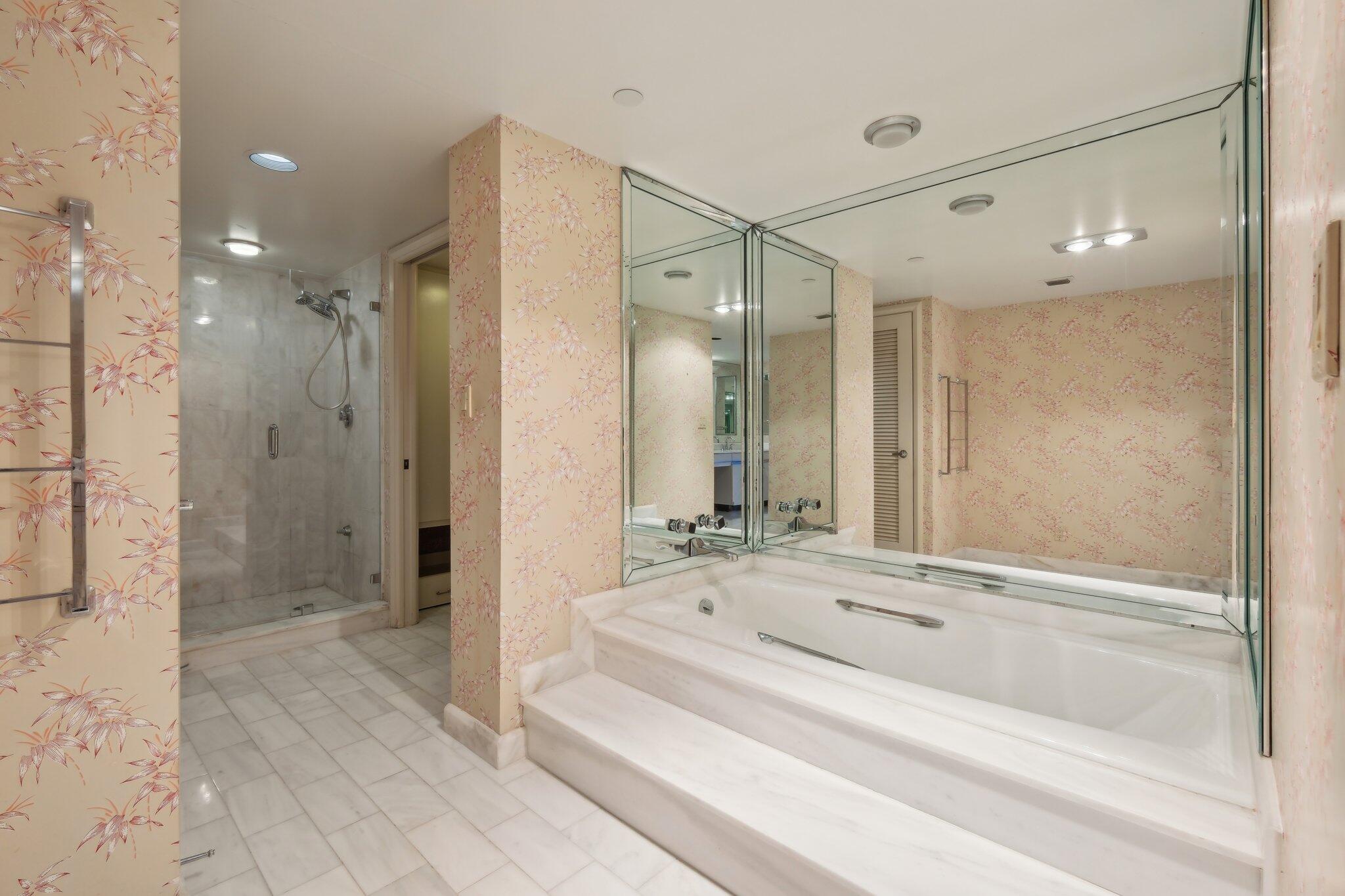 OLD PORT COVE LAKE POINT TOWER CONDO - Residential