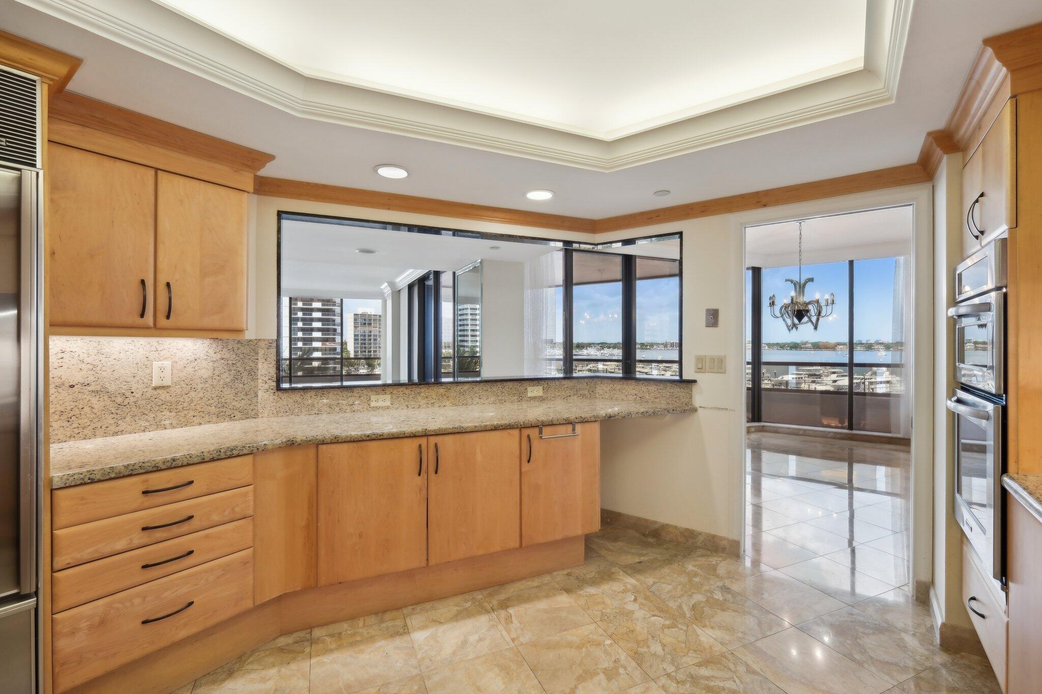 OLD PORT COVE LAKE POINT TOWER CONDO - Residential