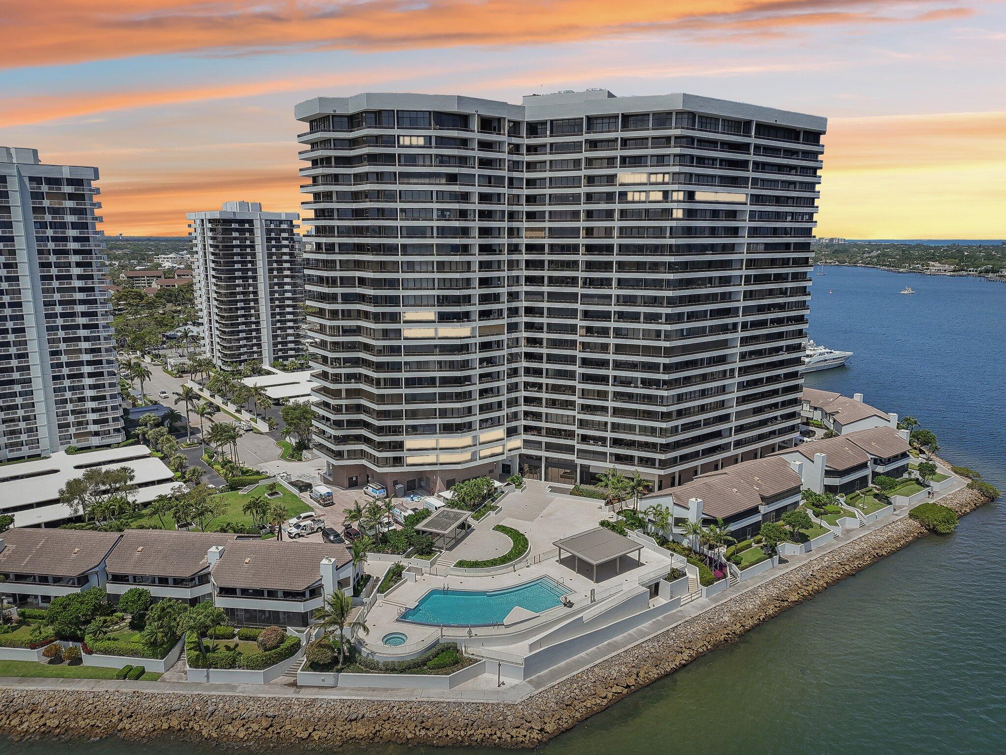 OLD PORT COVE LAKE POINT TOWER CONDO - Residential