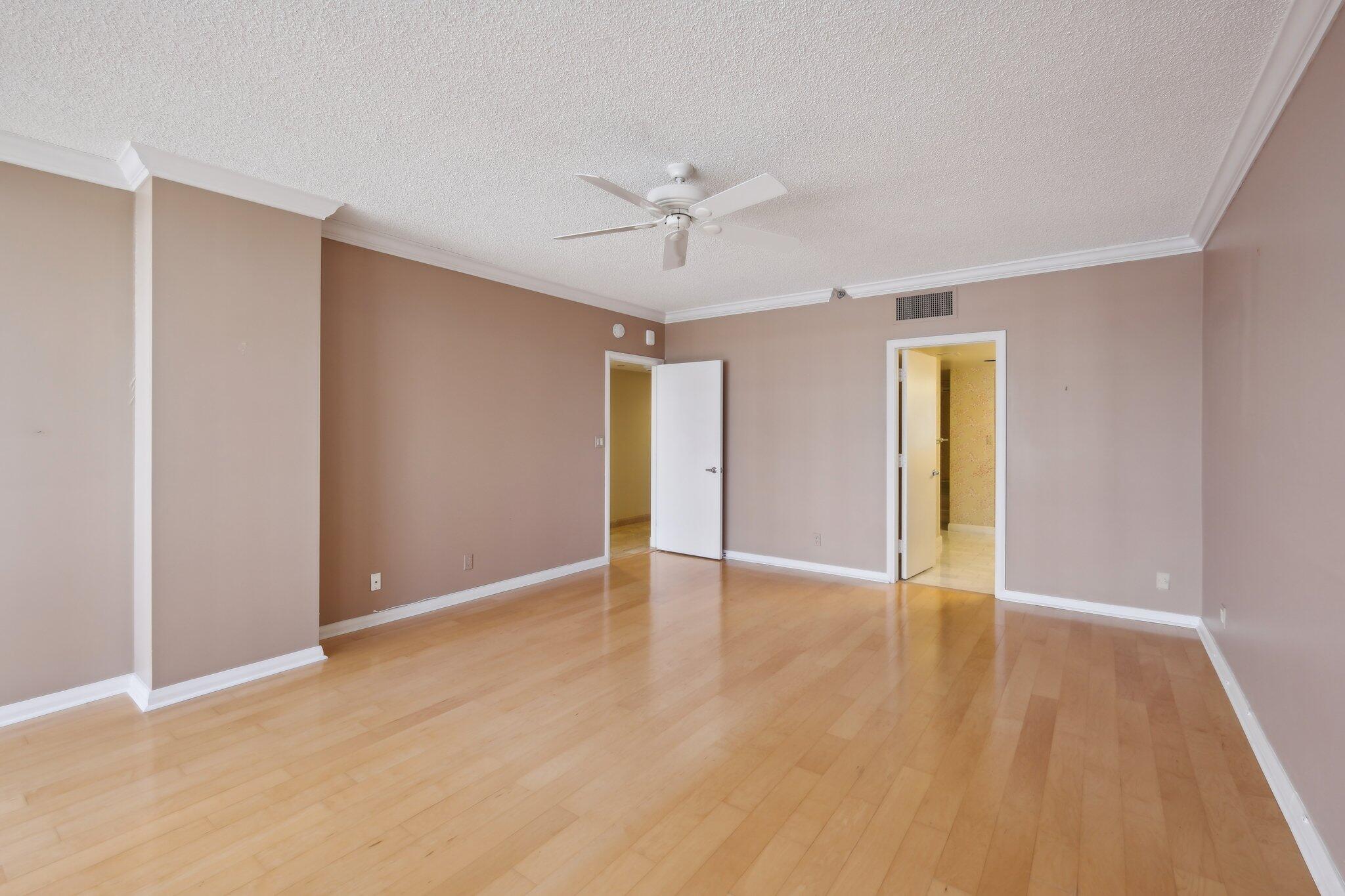 OLD PORT COVE LAKE POINT TOWER CONDO - Residential