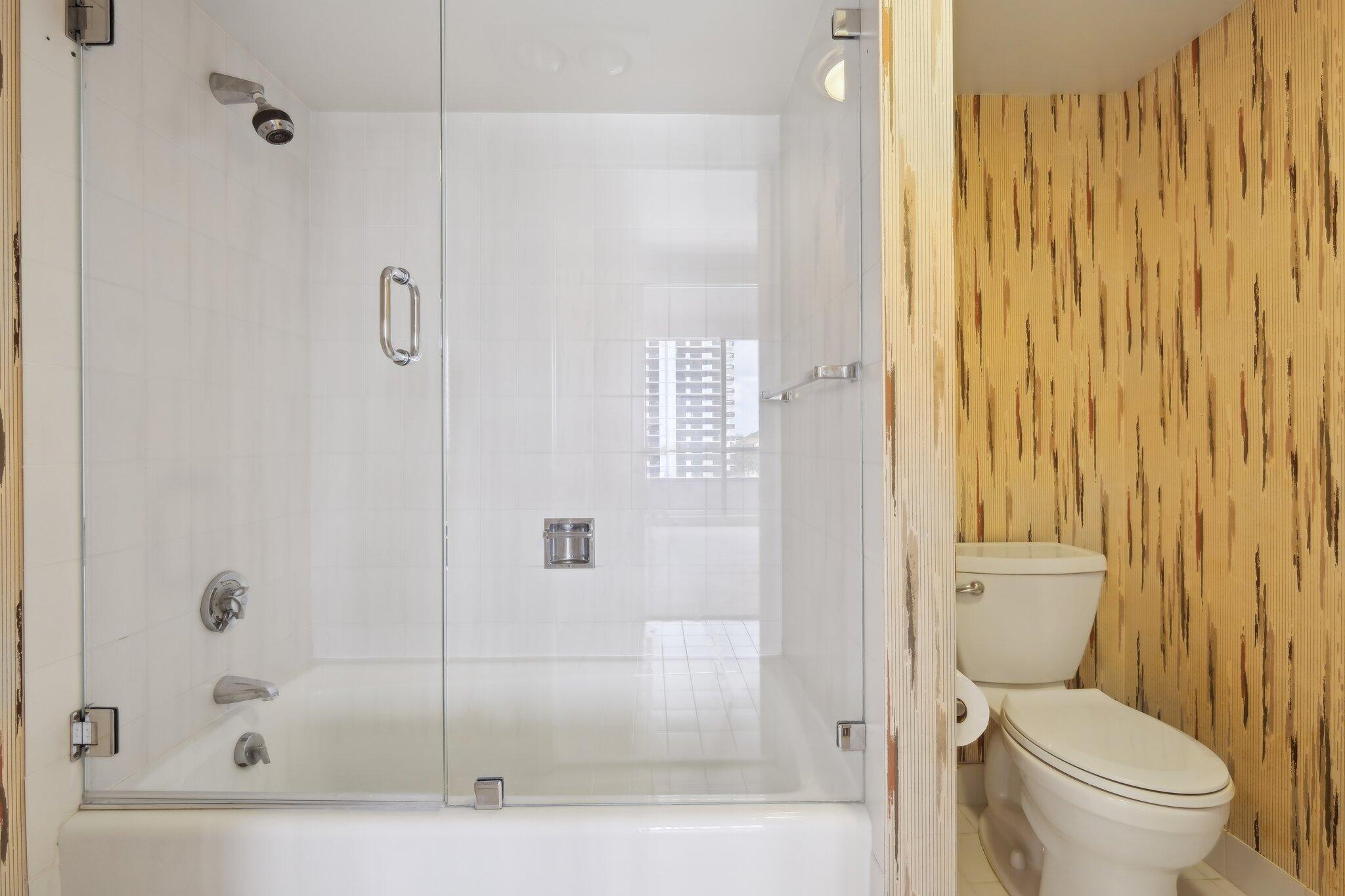 OLD PORT COVE LAKE POINT TOWER CONDO - Residential