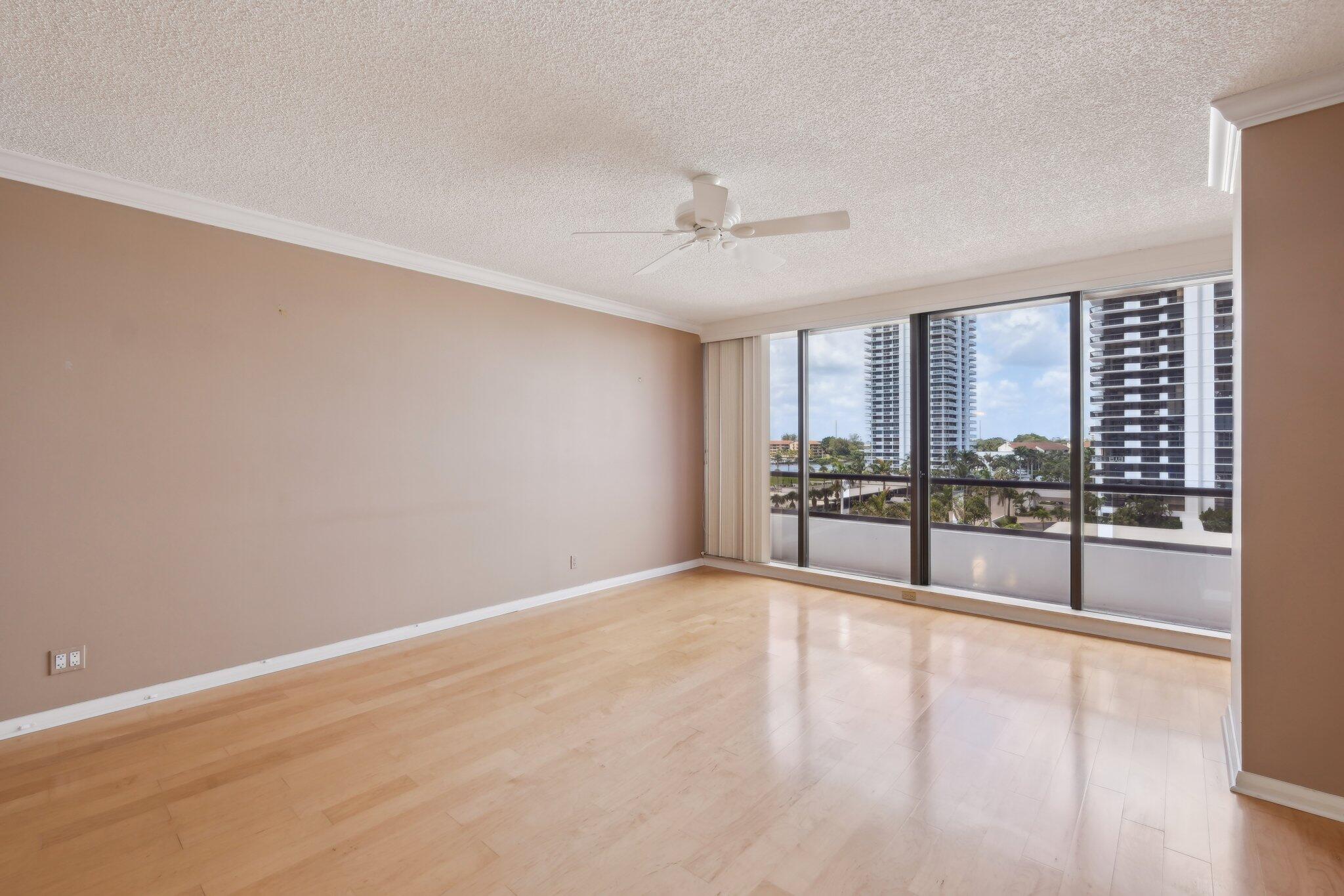 OLD PORT COVE LAKE POINT TOWER CONDO - Residential