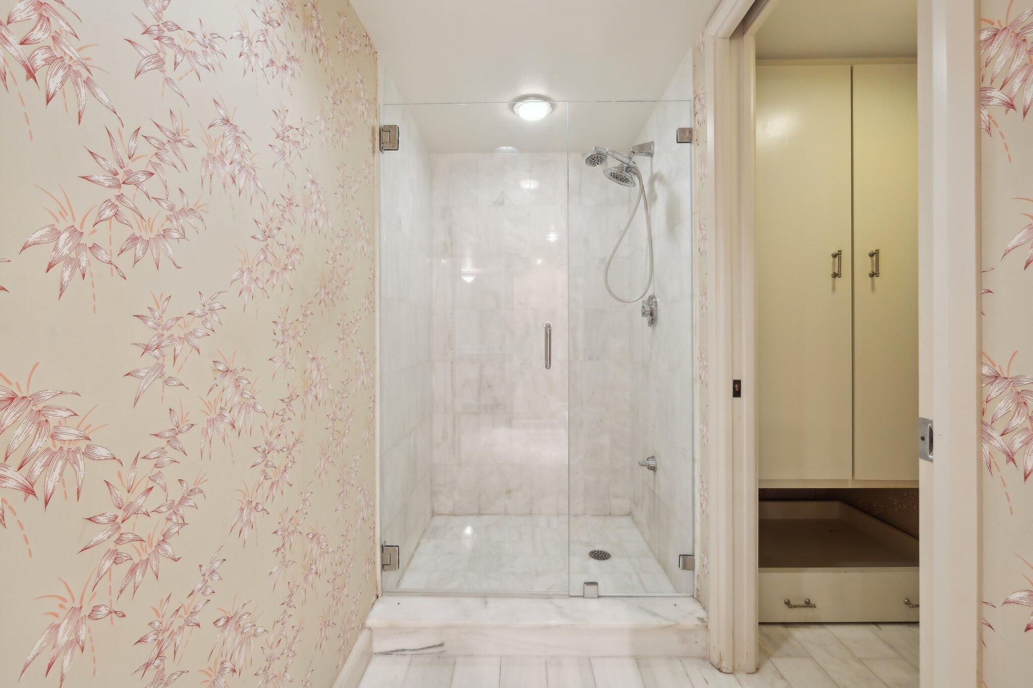 OLD PORT COVE LAKE POINT TOWER CONDO - Residential