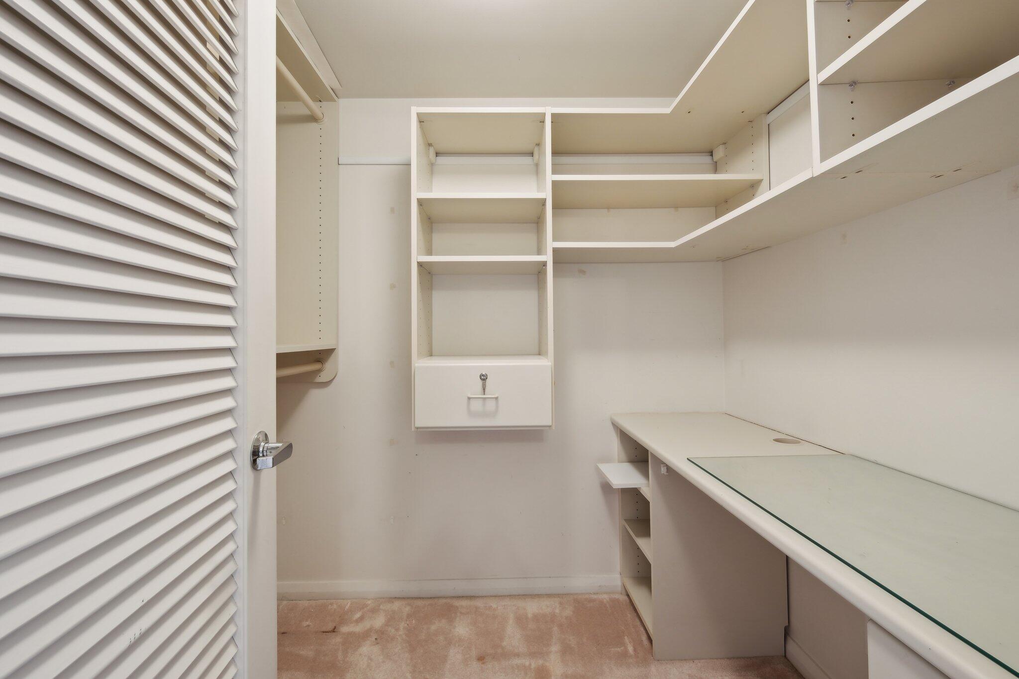 OLD PORT COVE LAKE POINT TOWER CONDO - Residential