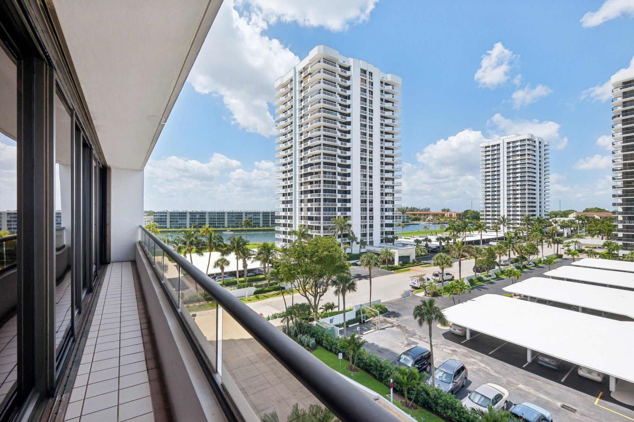 OLD PORT COVE LAKE POINT TOWER CONDO - Residential
