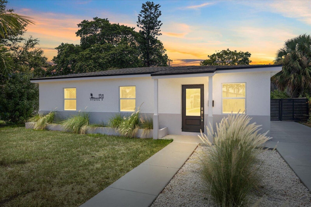 Photo of 1311 AVENUE H, Riviera Beach, FL 33404 (MLS # B26068935)