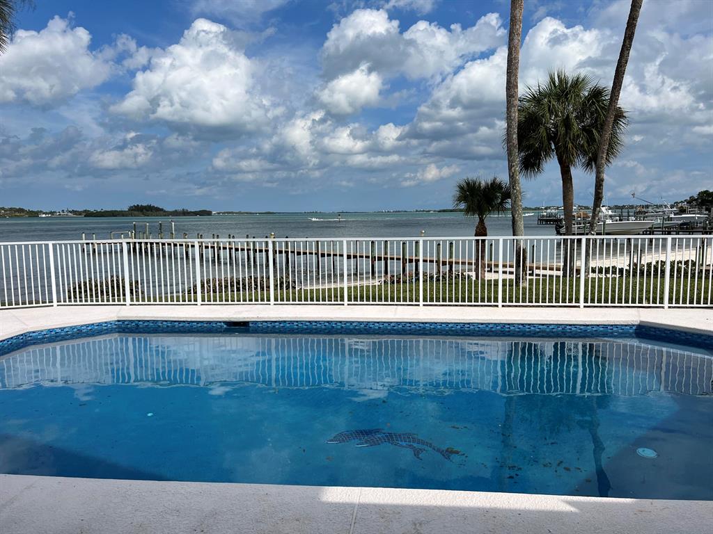 CORAL POINT - Residential