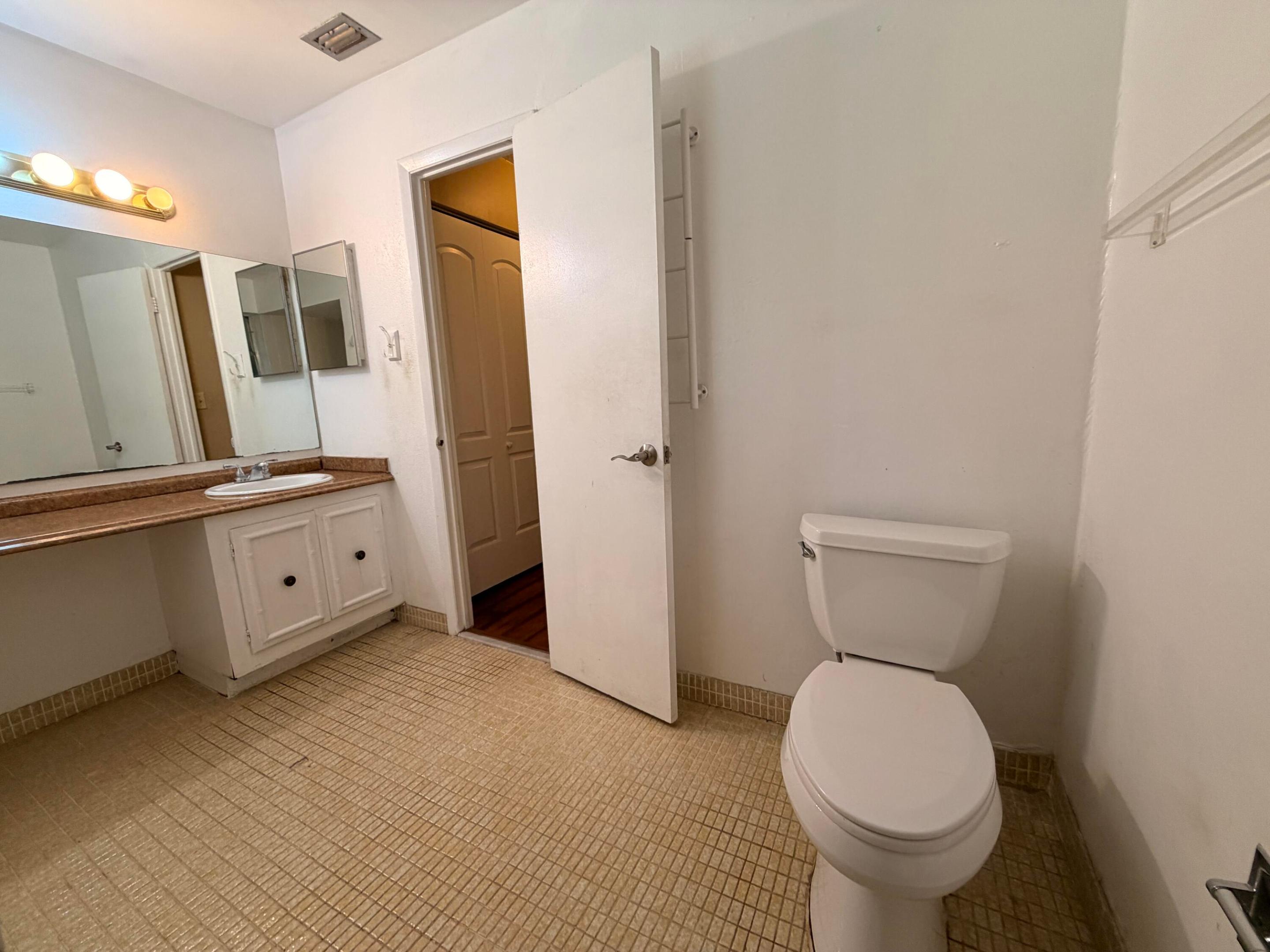 ARROWHEAD GOLF & TENNIS CLUB - Residential