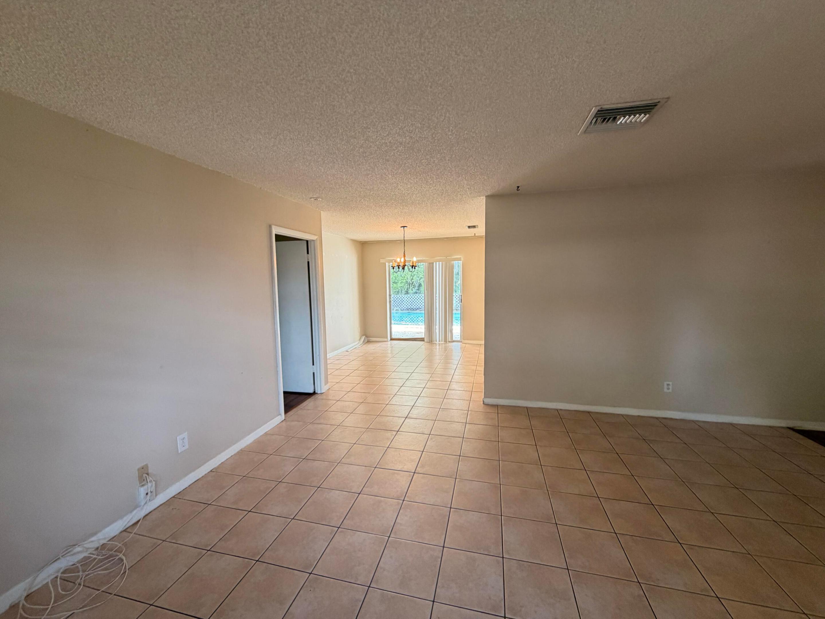 8300 SW 26th Place, Davie, FL, 33328/$575,000 3 8300 SW 26th Place