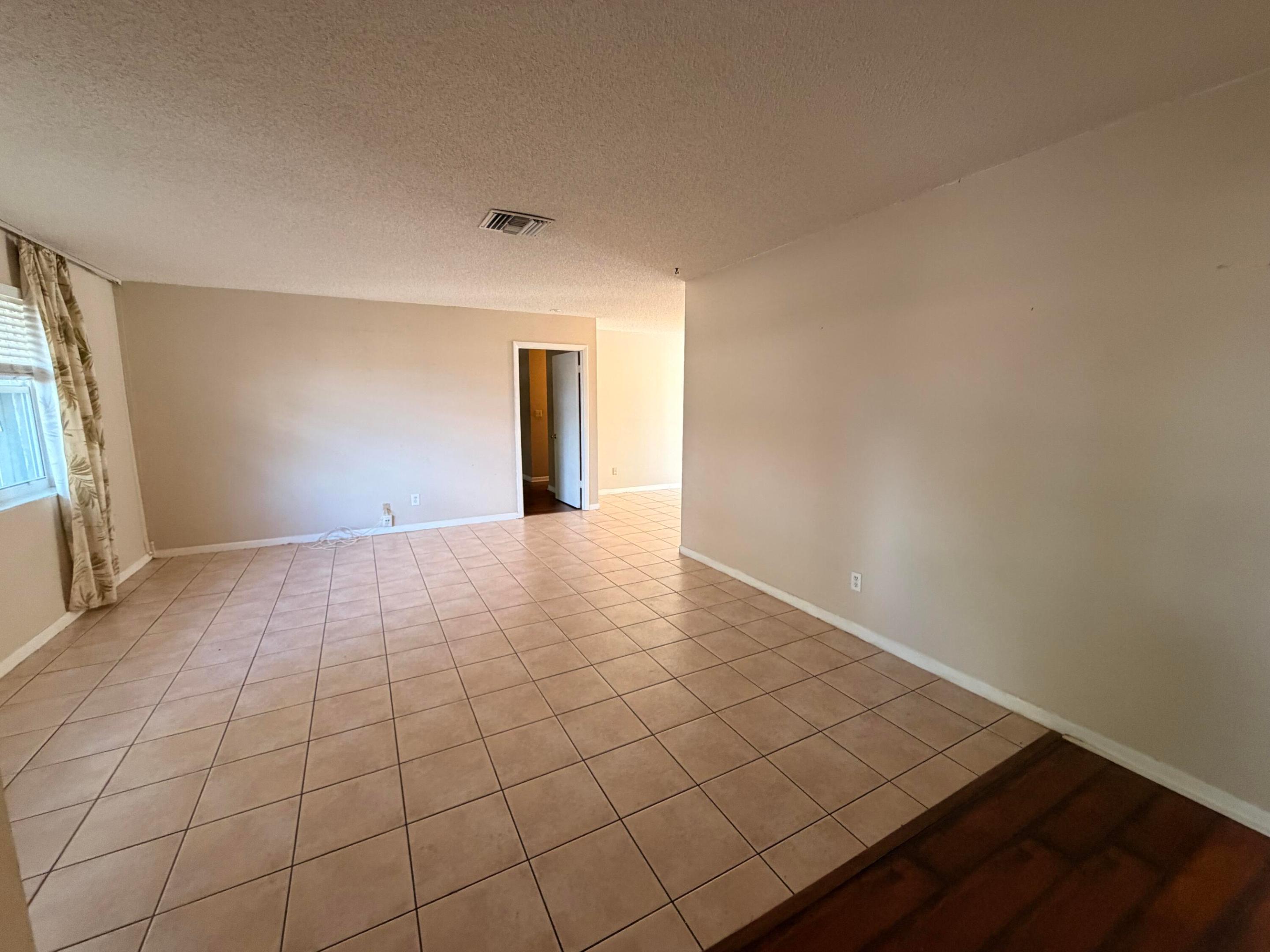 8300 SW 26th Place, Davie, FL, 33328/$575,000 2 8300 SW 26th Place