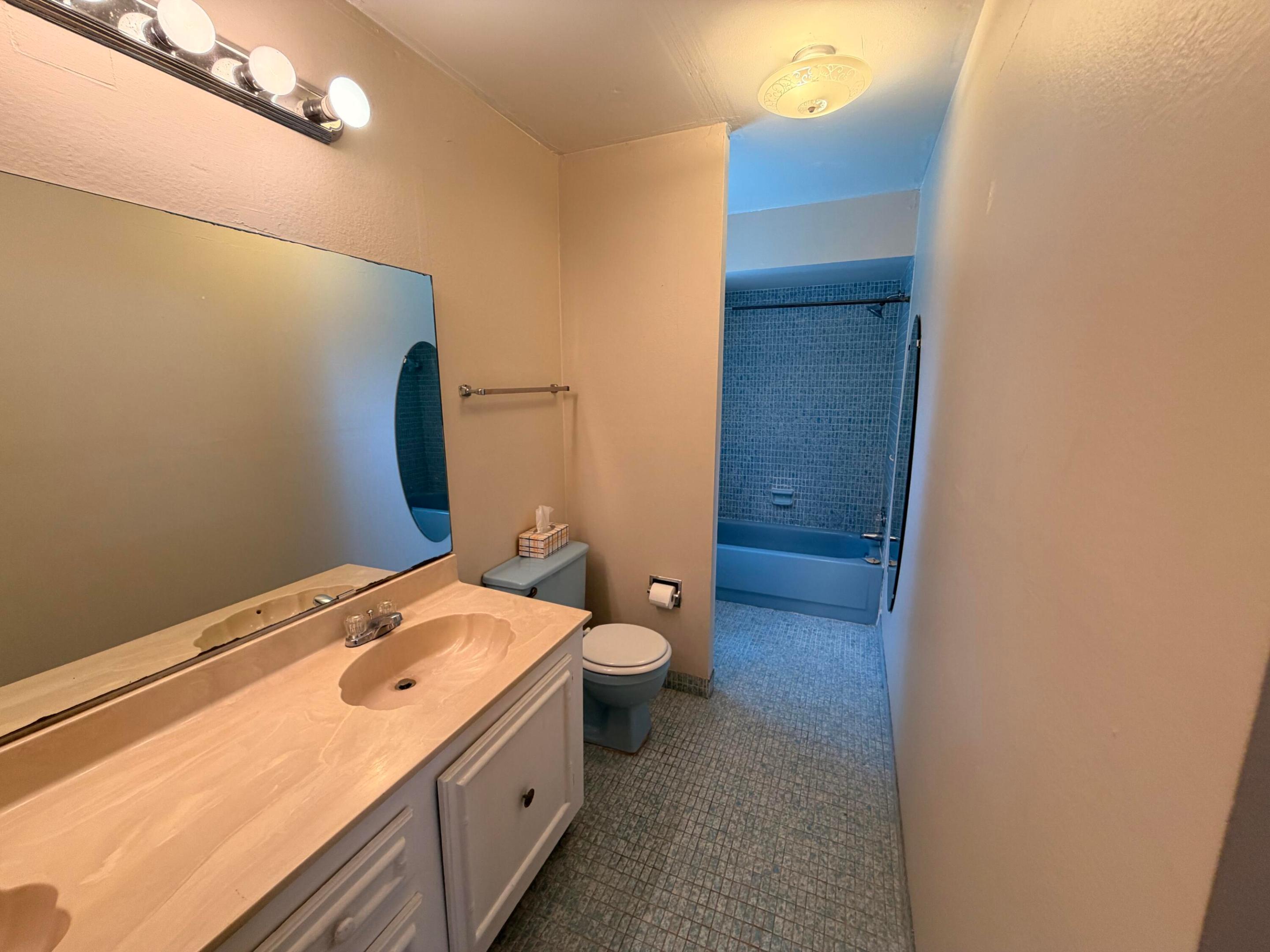 ARROWHEAD GOLF & TENNIS CLUB - Residential