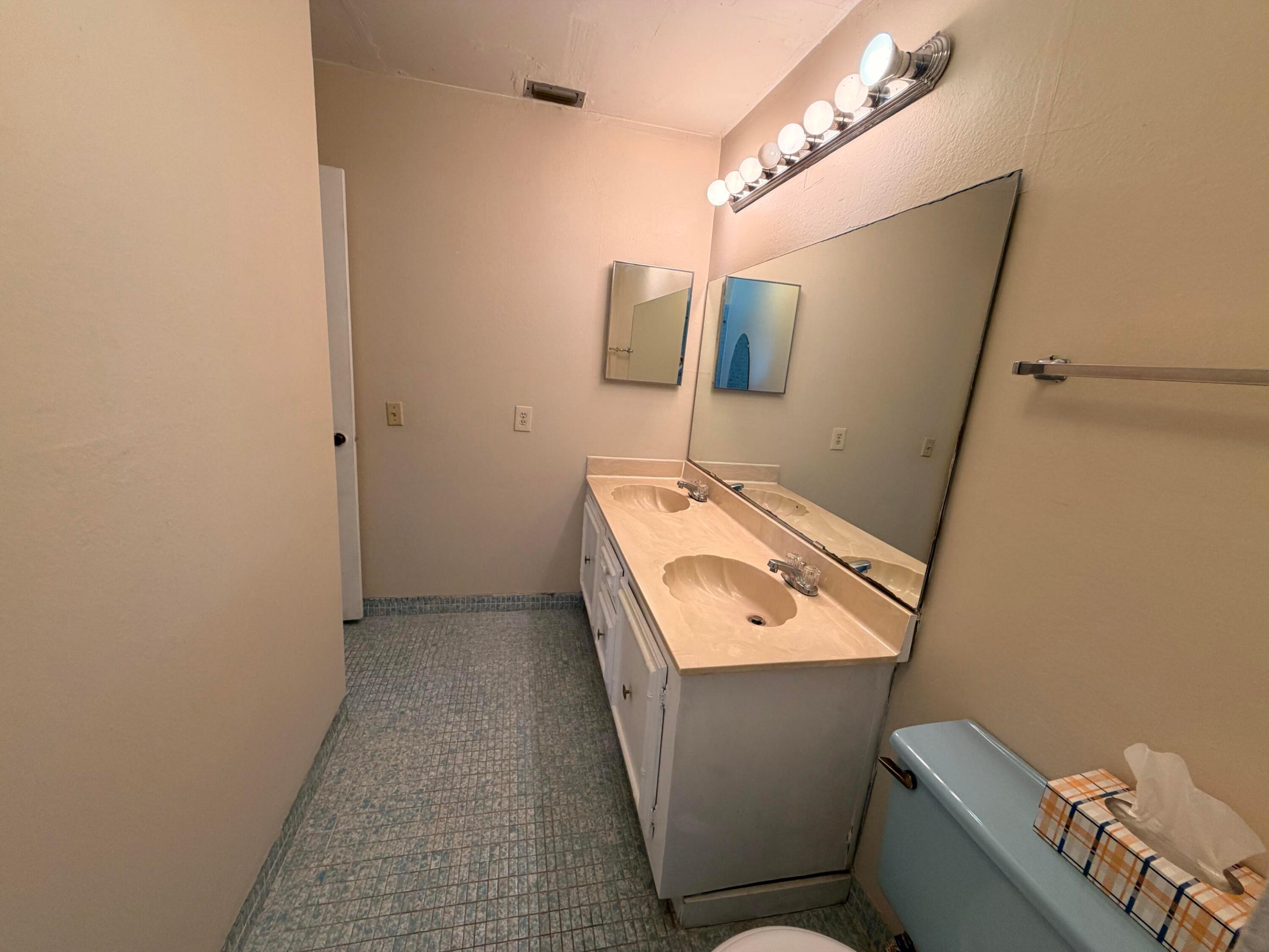 ARROWHEAD GOLF & TENNIS CLUB - Residential