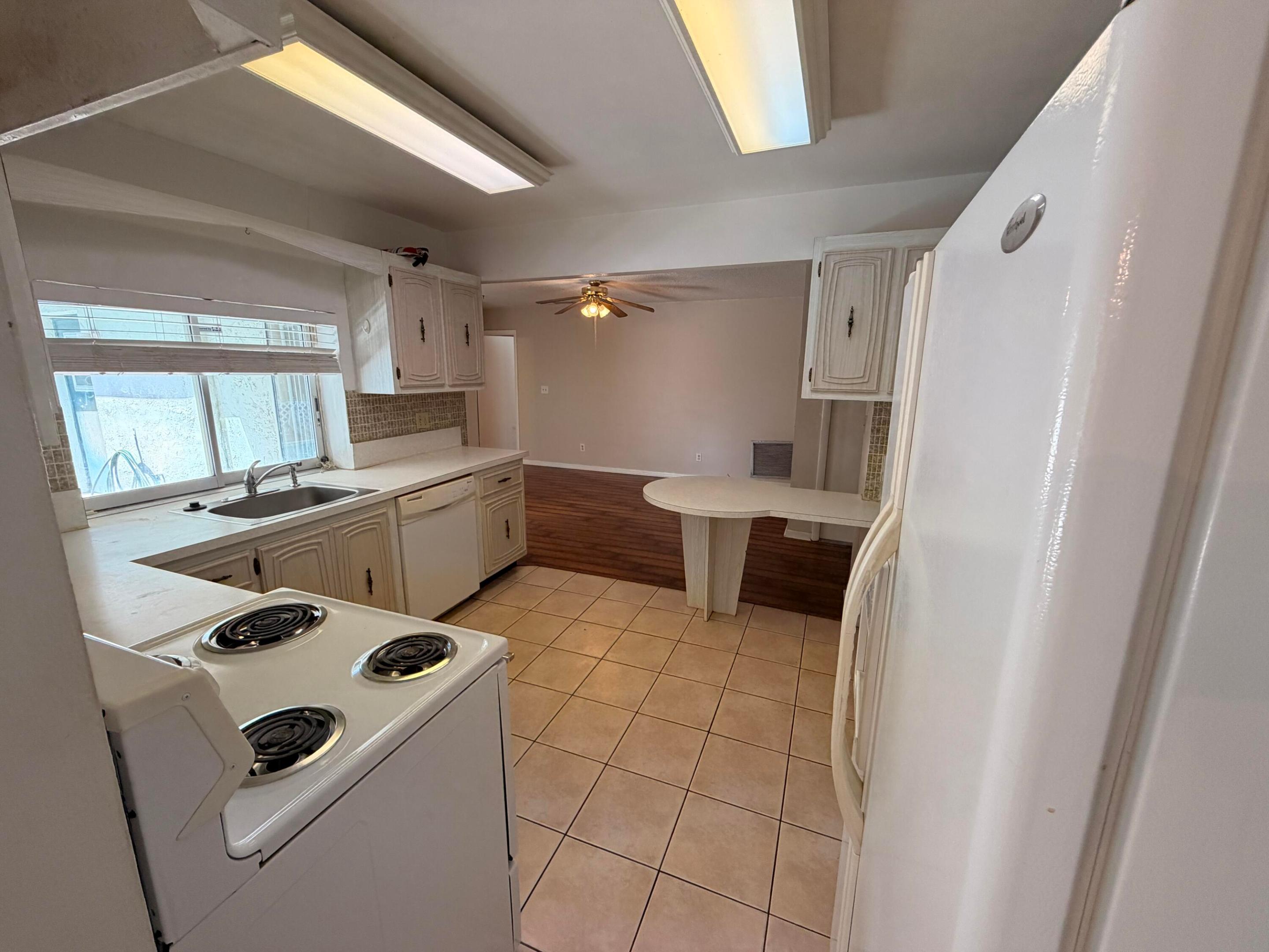 ARROWHEAD GOLF & TENNIS CLUB - Residential