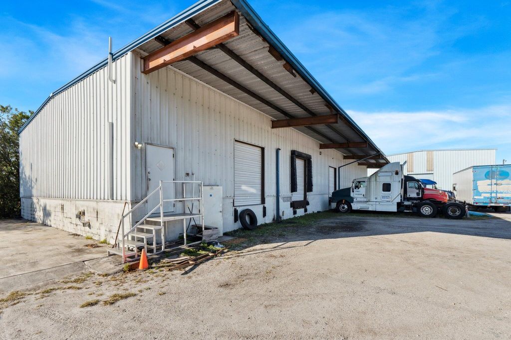 Photo of 3620 S Us Highway 1, Fort Pierce, FL 34982 (MLS # R11059501)