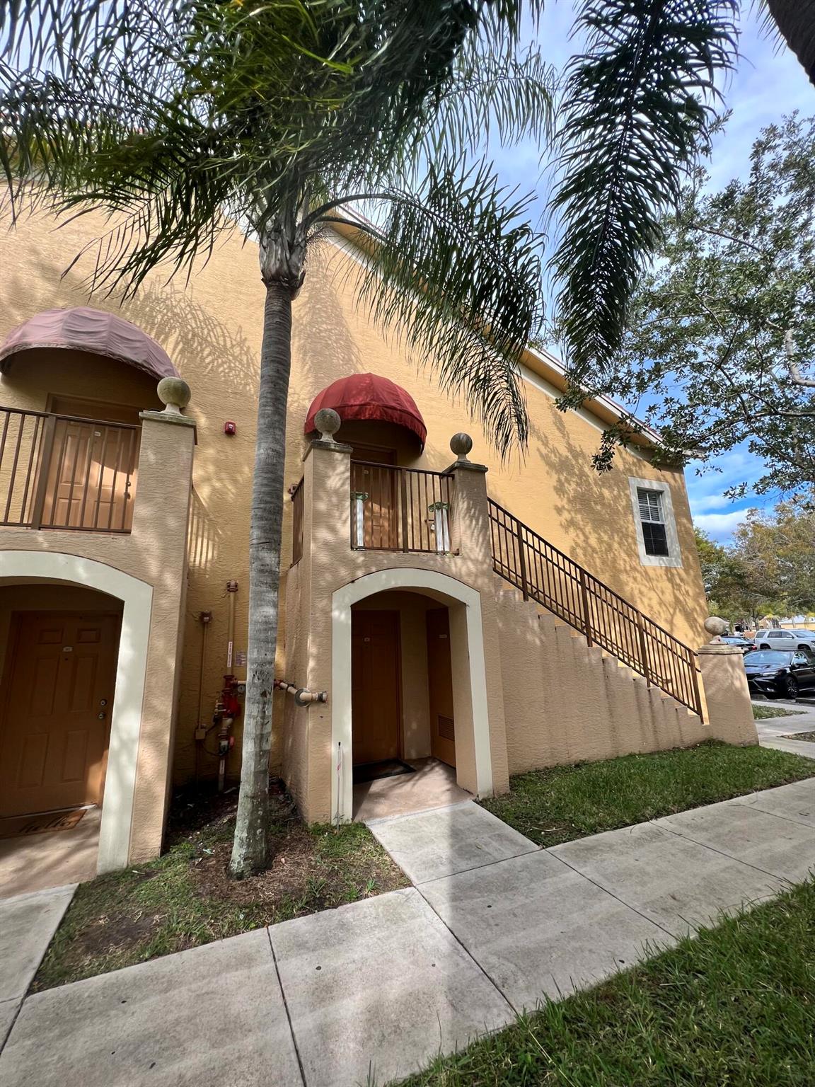 EMERALD ISLE AT LAGUNA LA - Residential Lease