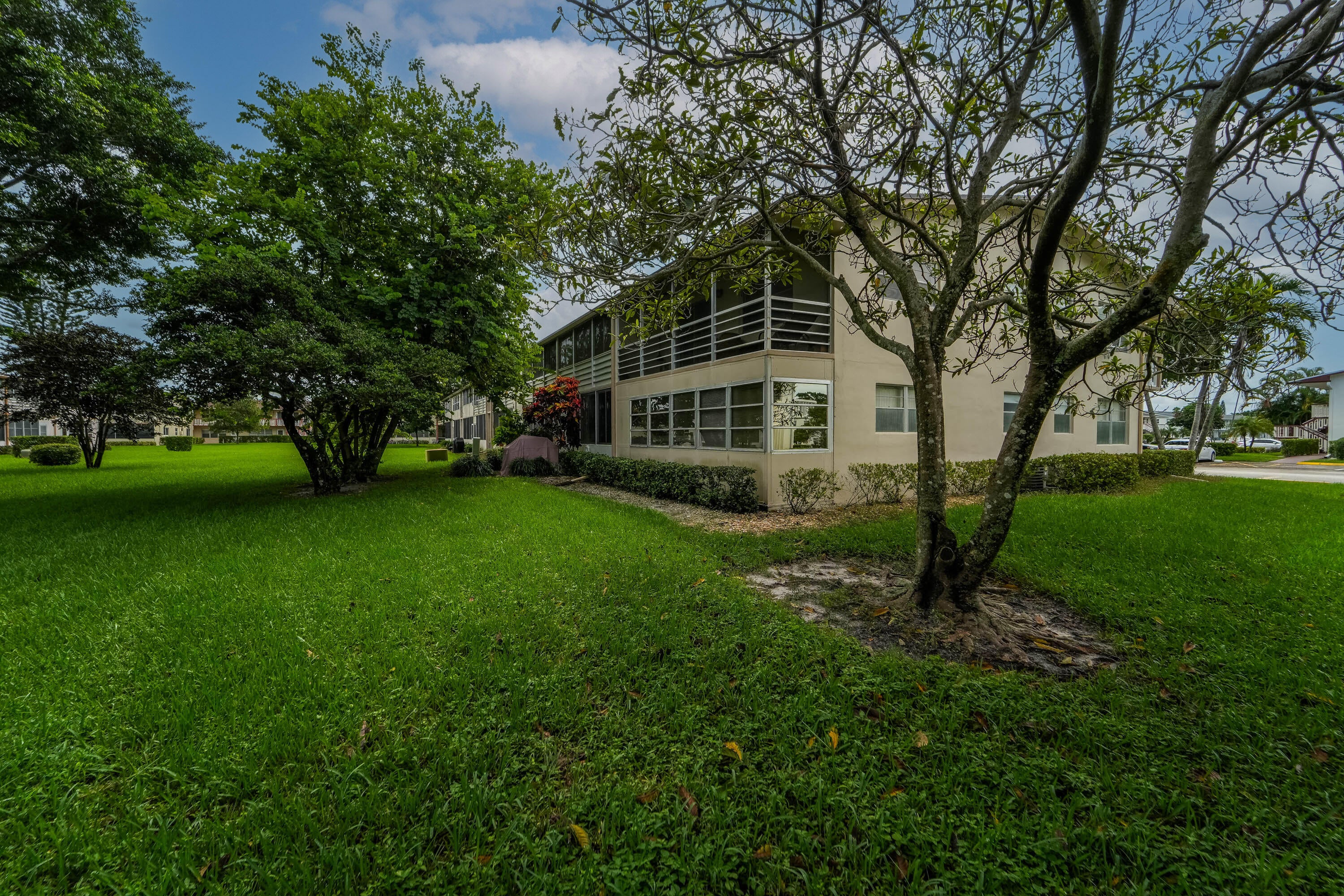 173 KENT J, West Palm Beach, FL, 33417/$69,900 2 173 KENT J