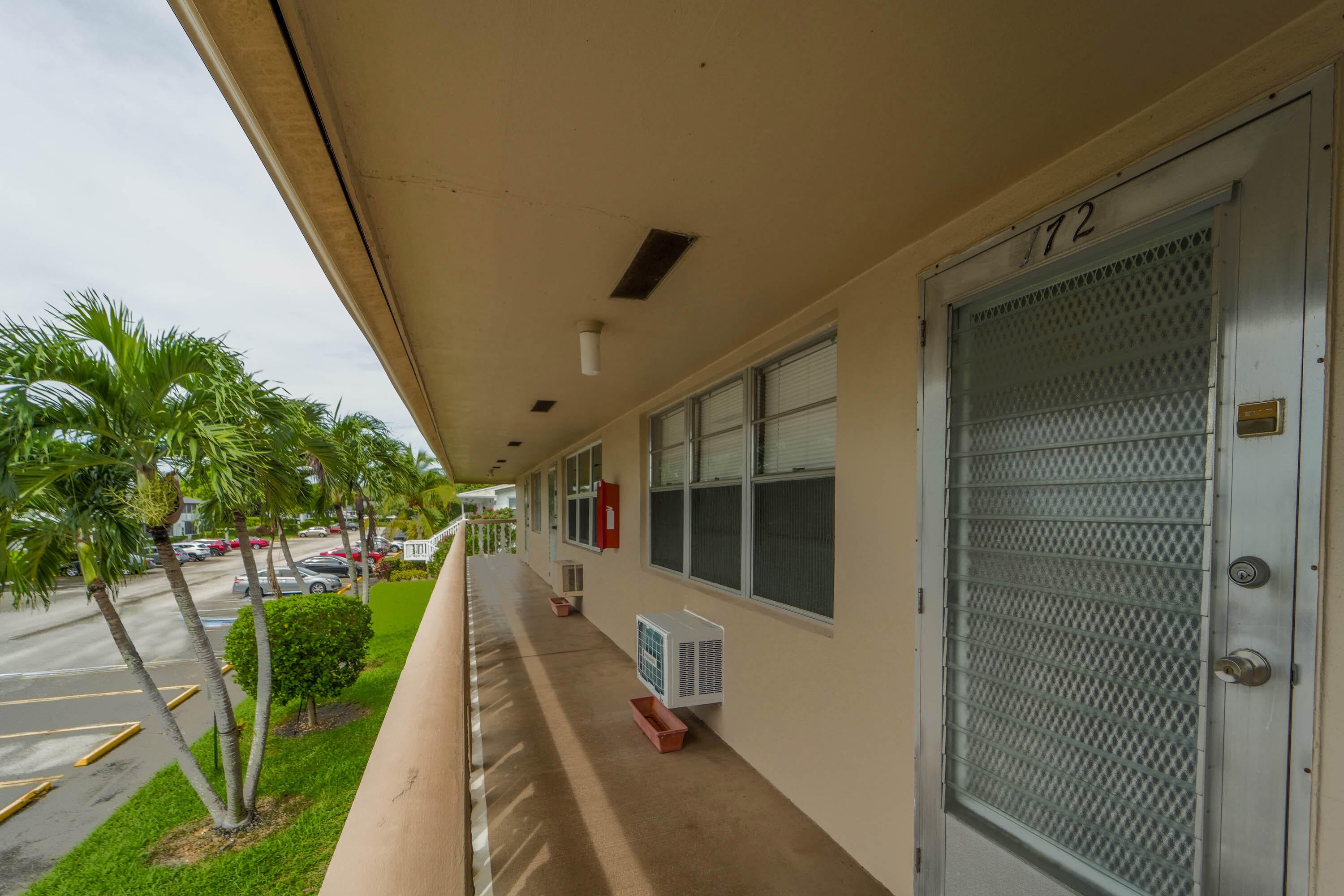 173 KENT J, West Palm Beach, FL, 33417/$69,900 1 173 KENT J