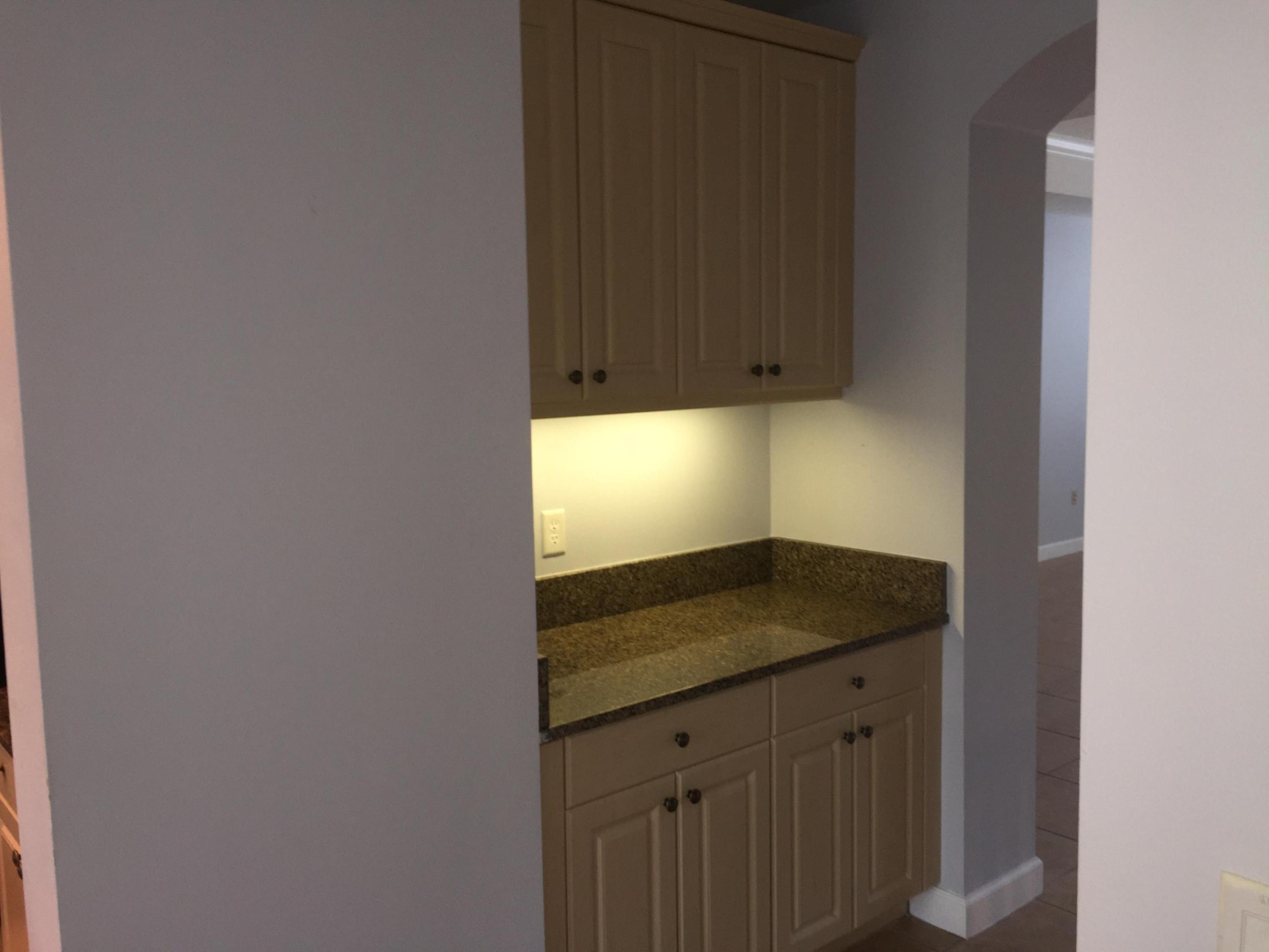 HARBOUR OAKS - Residential Lease