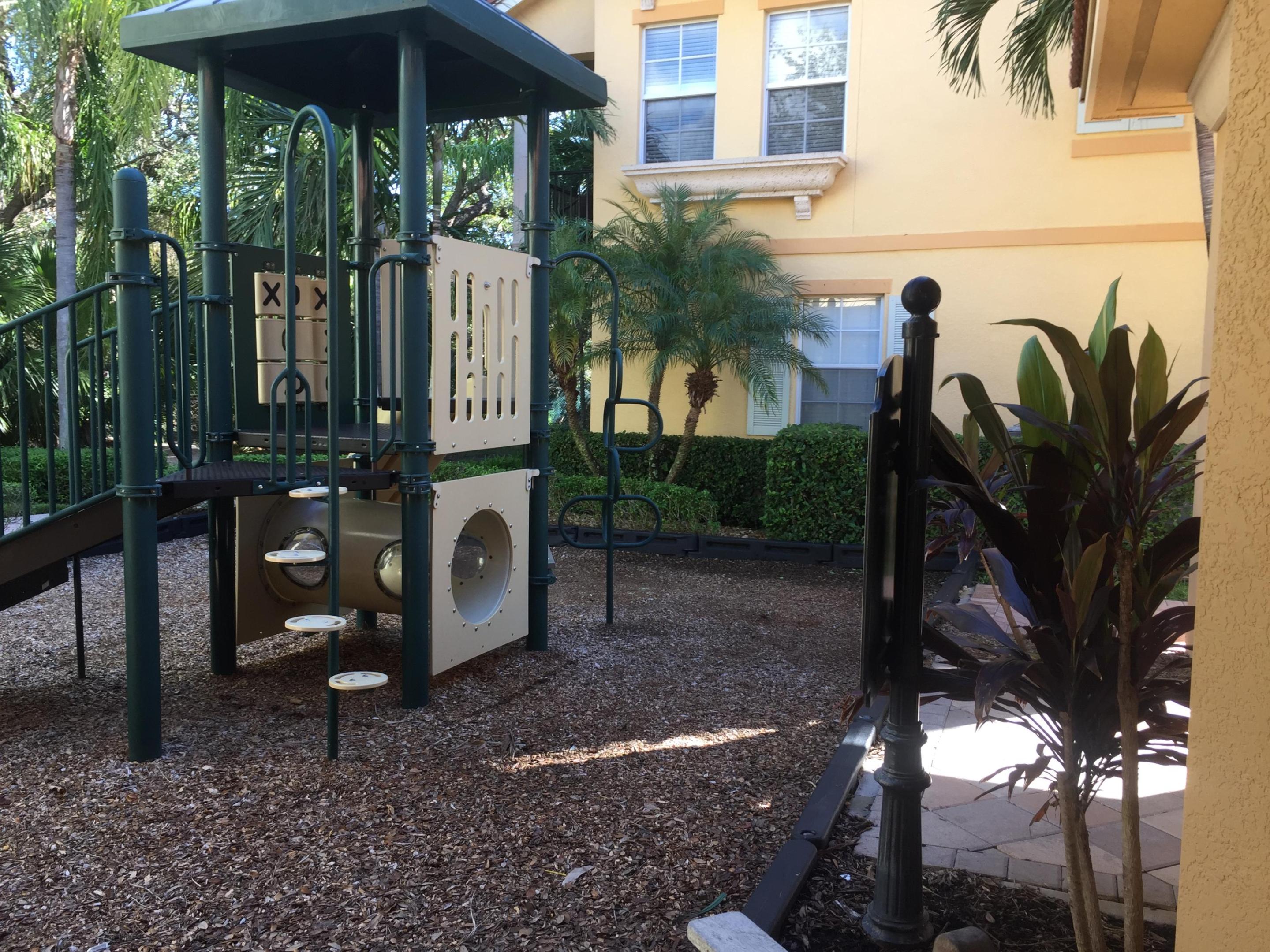 HARBOUR OAKS - Residential Lease