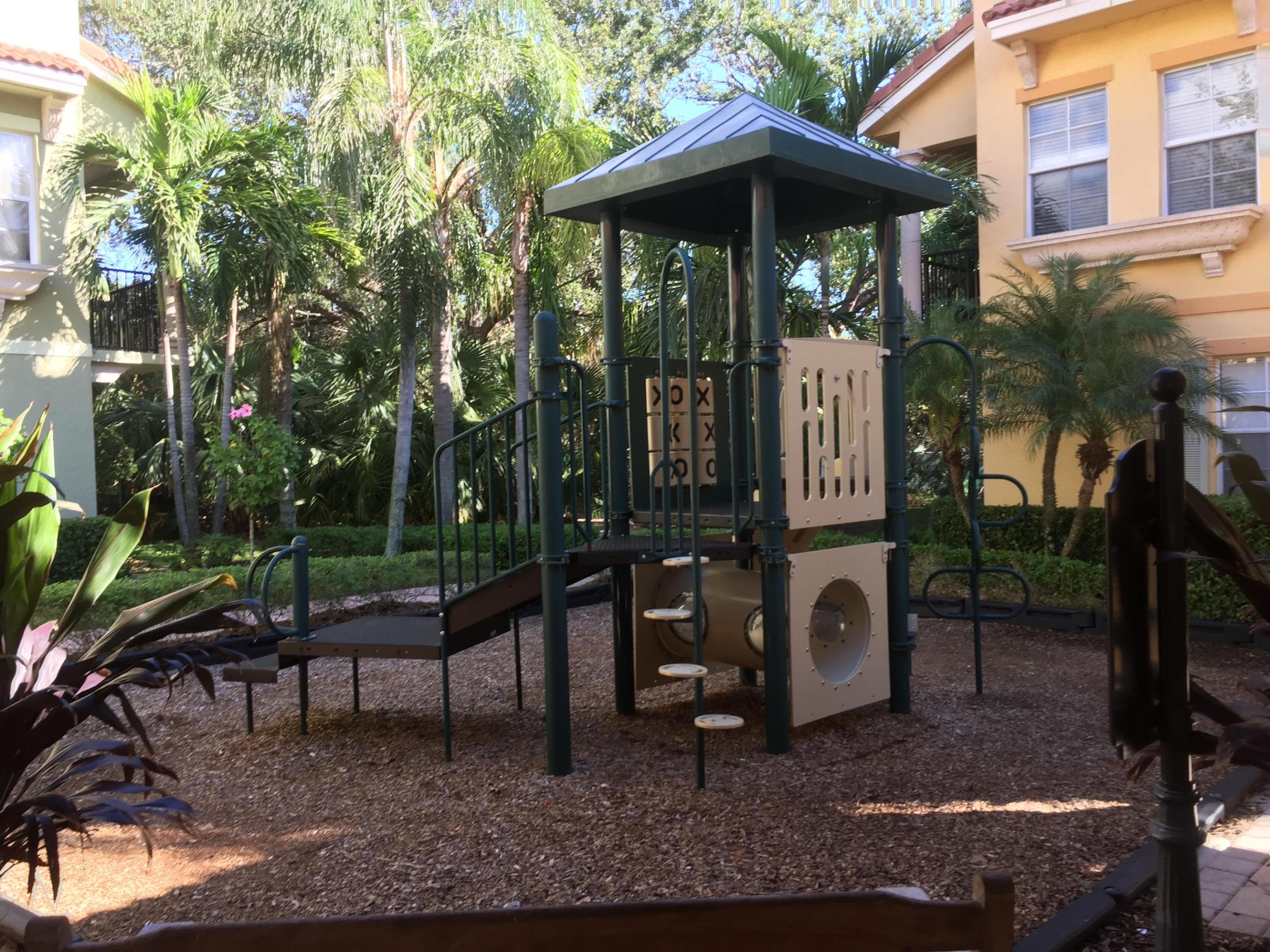 HARBOUR OAKS - Residential Lease