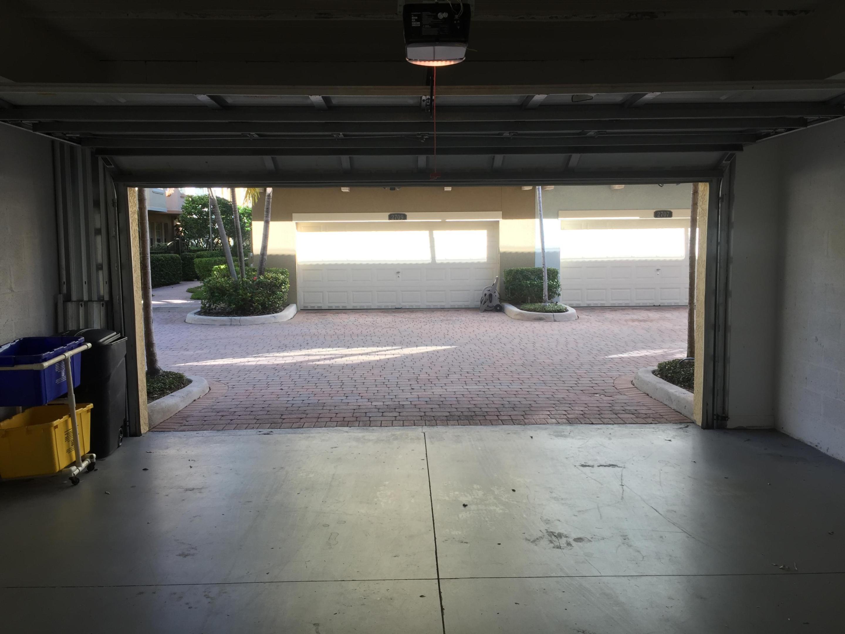 HARBOUR OAKS - Residential Lease