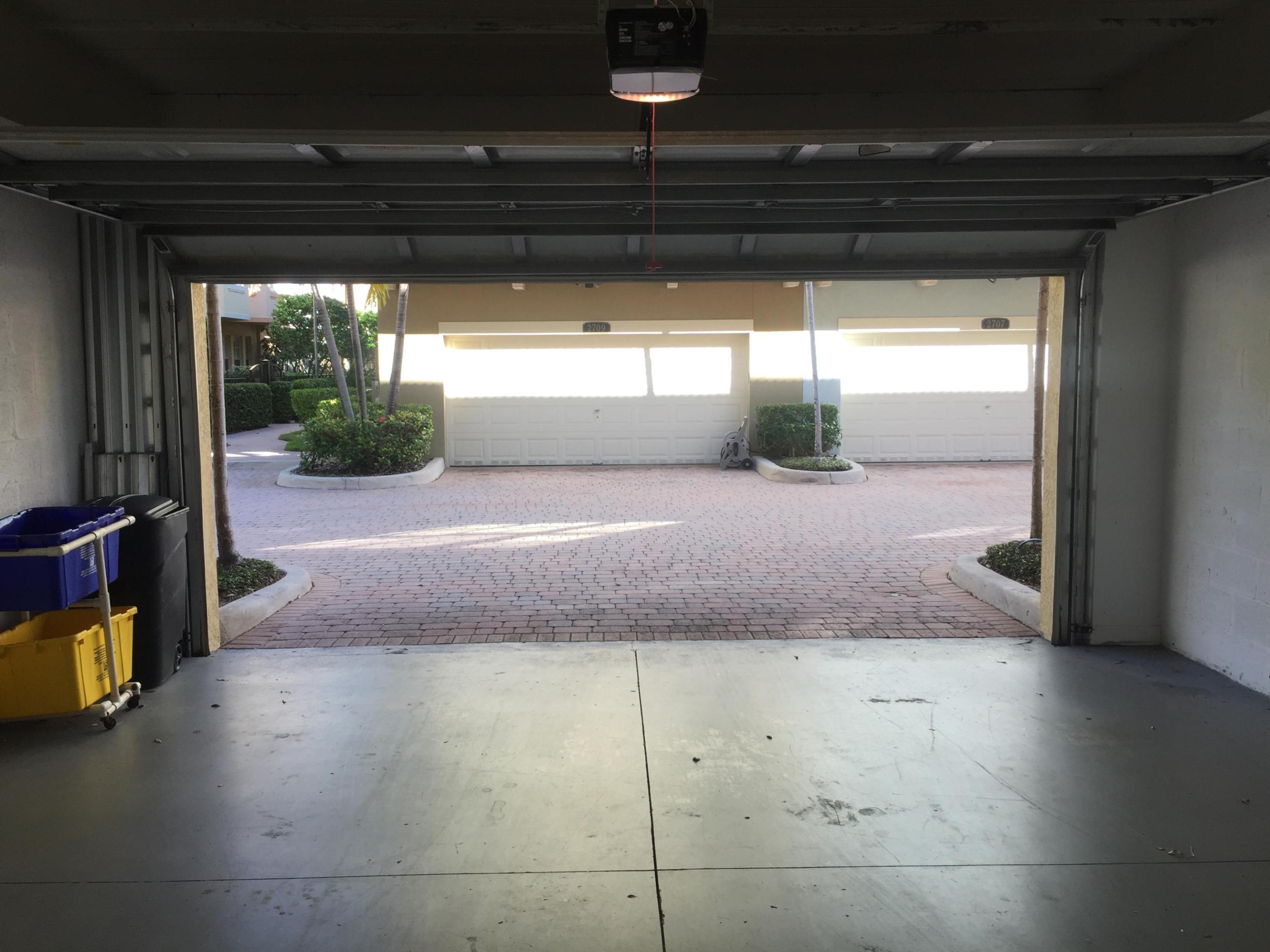 HARBOUR OAKS - Residential Lease