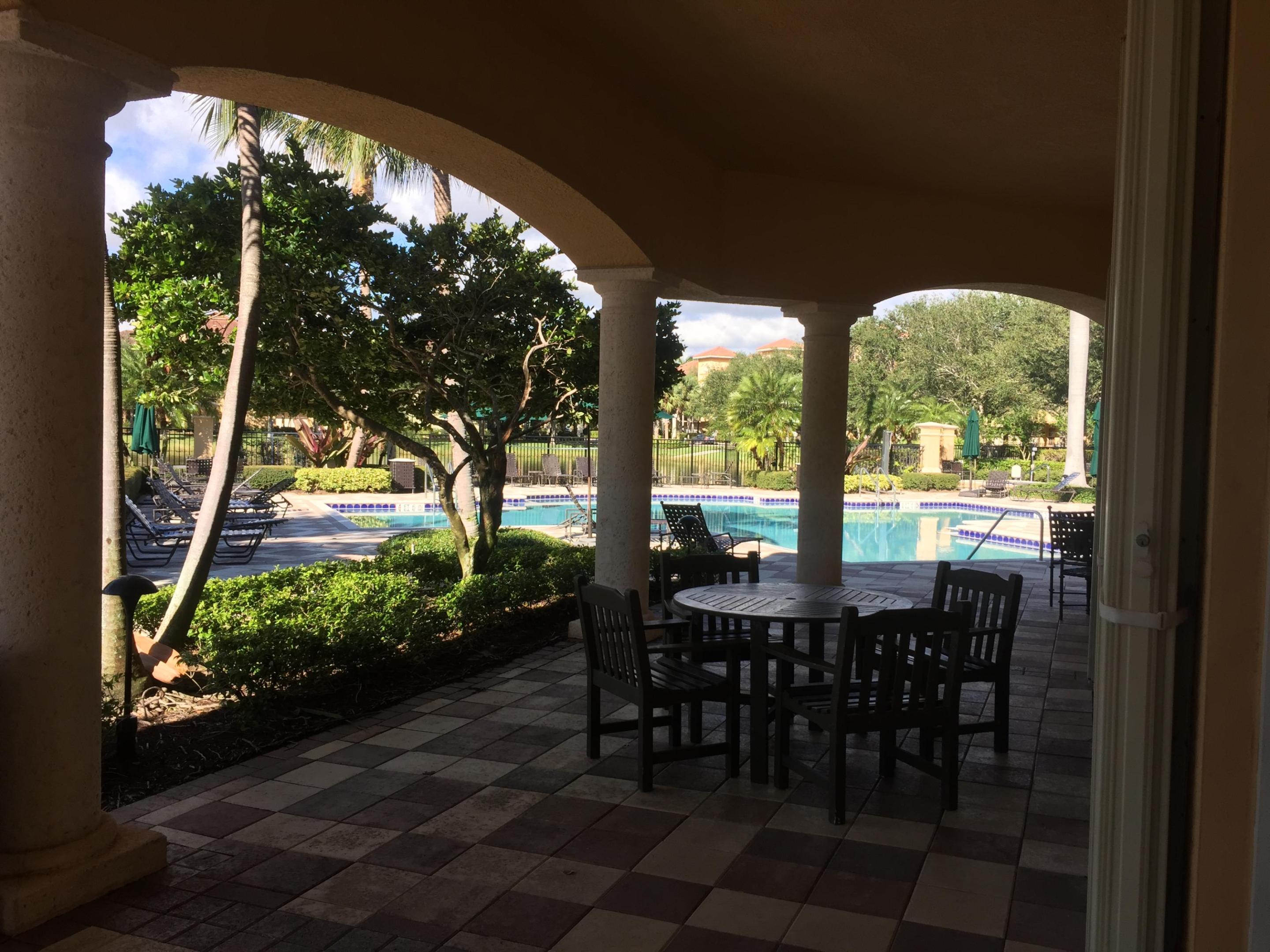 HARBOUR OAKS - Residential Lease