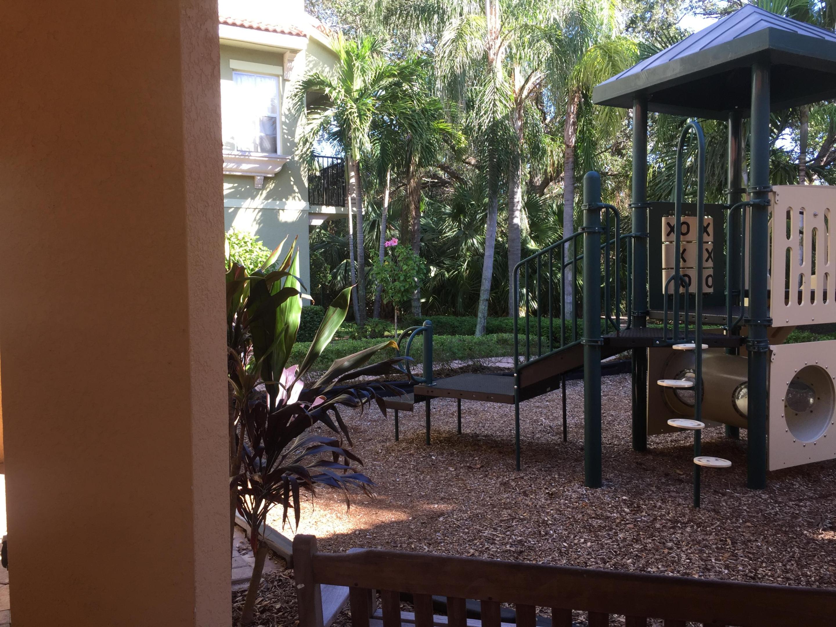 HARBOUR OAKS - Residential Lease