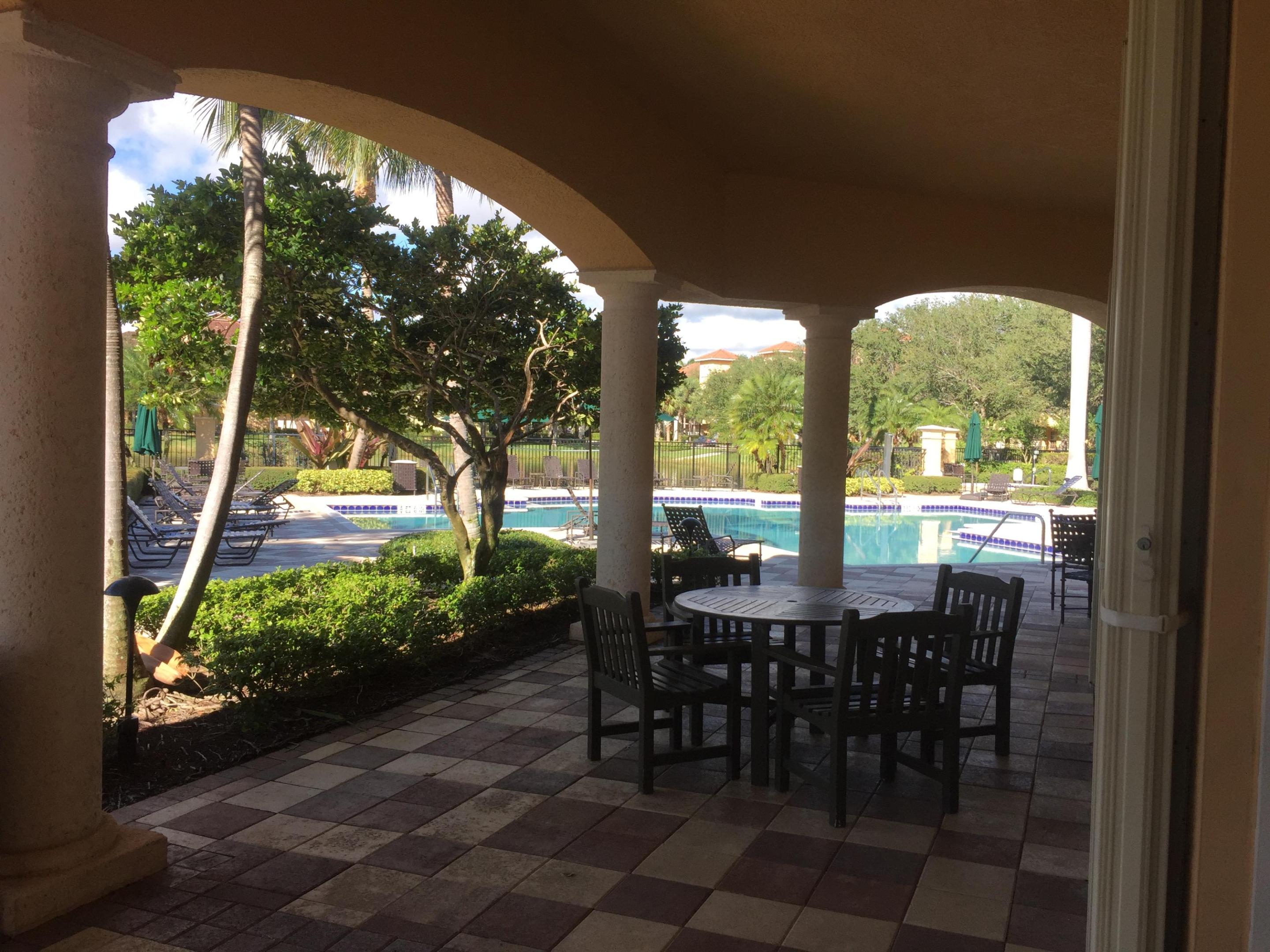 HARBOUR OAKS - Residential Lease