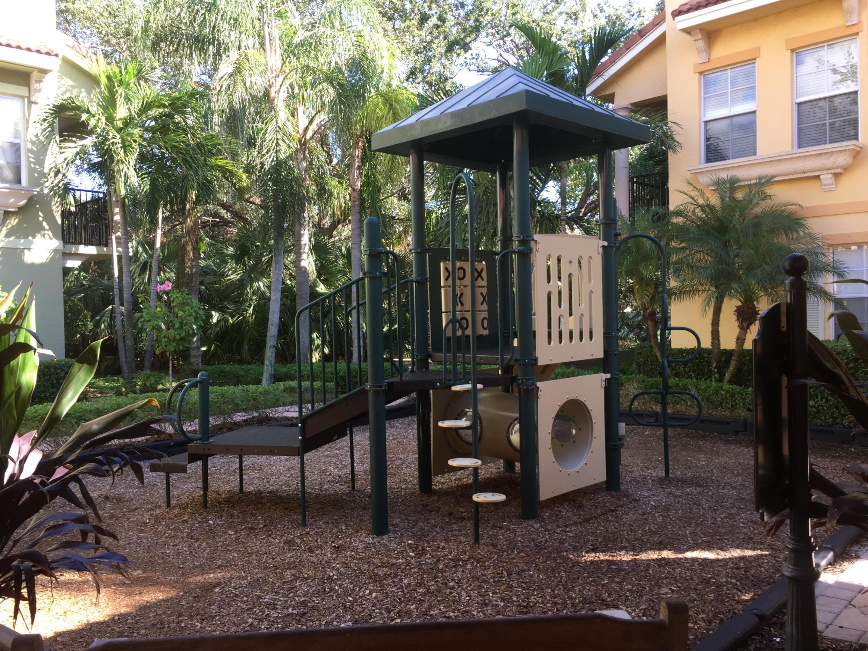 HARBOUR OAKS - Residential Lease