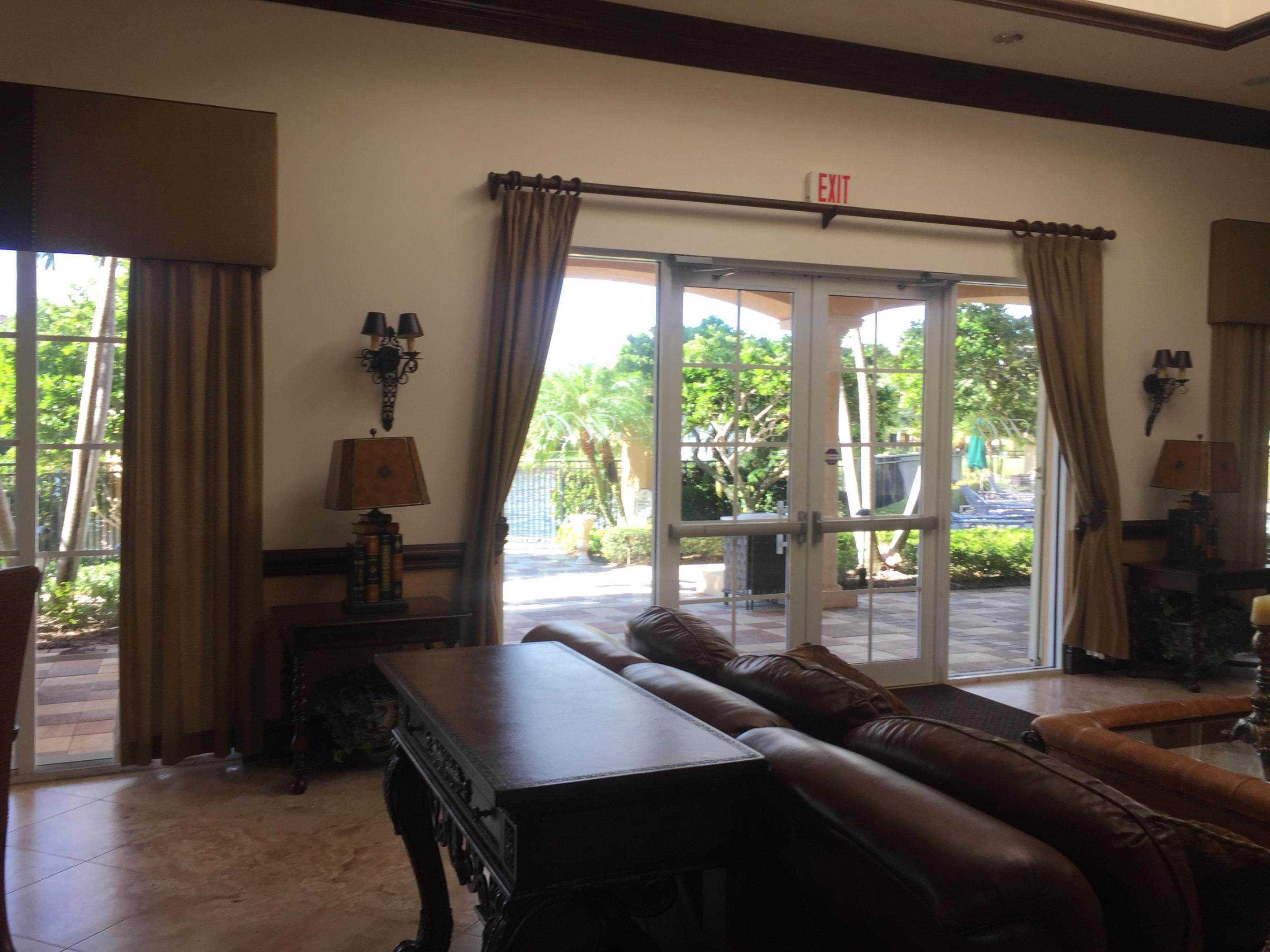 HARBOUR OAKS - Residential Lease