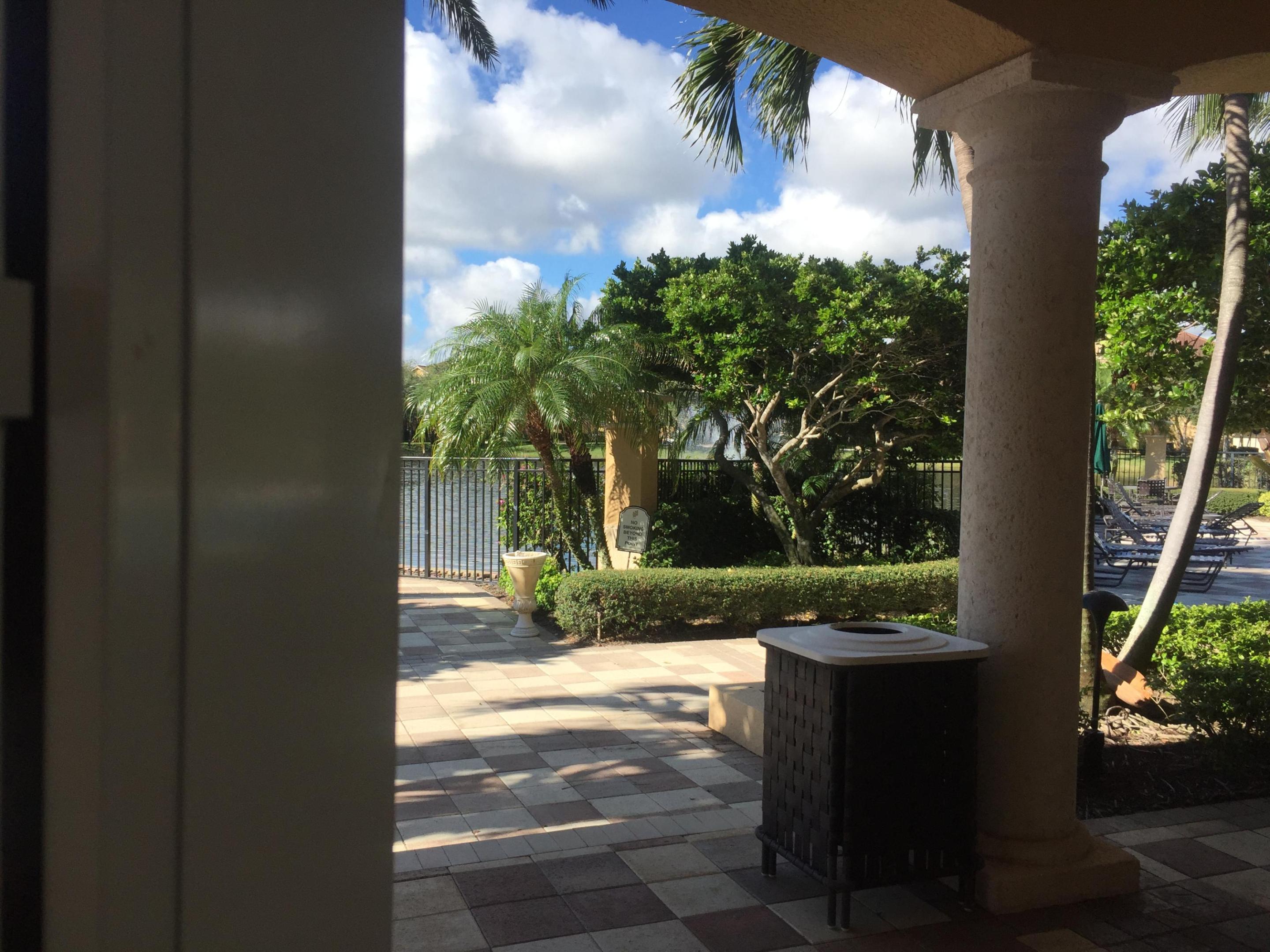 HARBOUR OAKS - Residential Lease