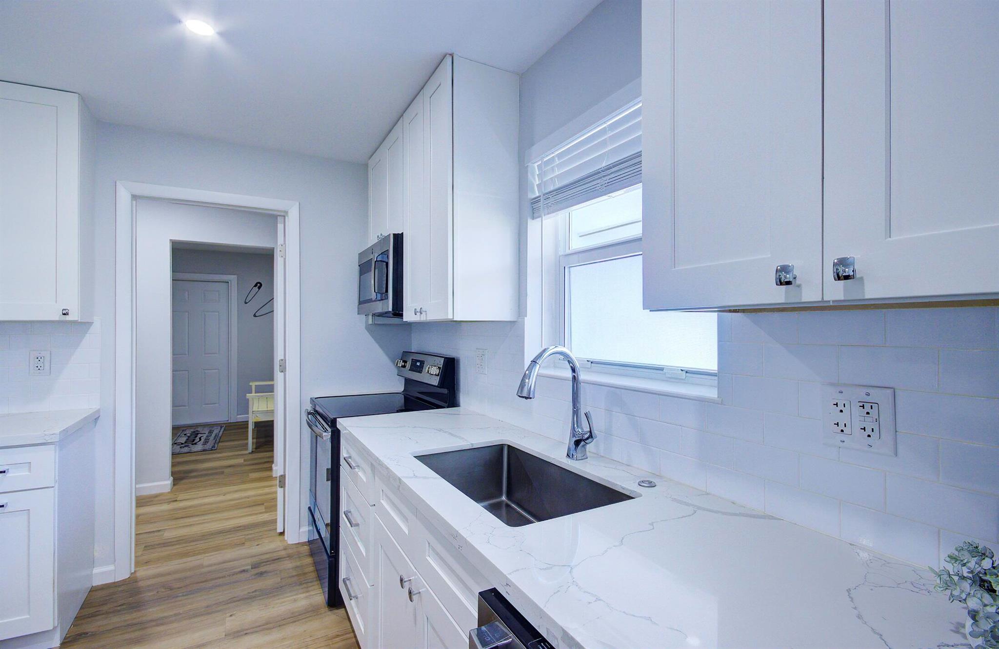 LIGHTHOUSE POINT ESTATES - Residential Lease