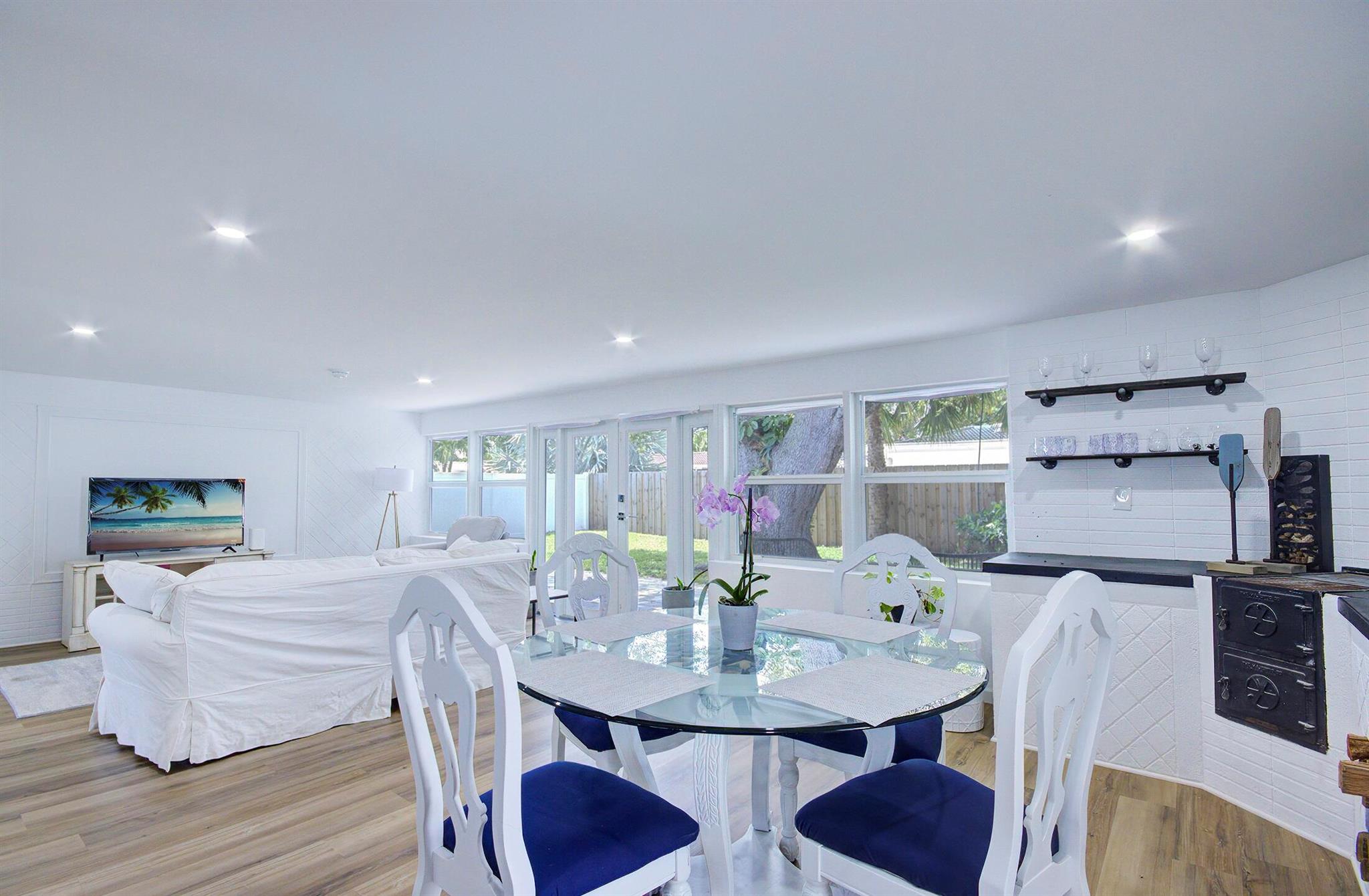 LIGHTHOUSE POINT ESTATES - Residential Lease