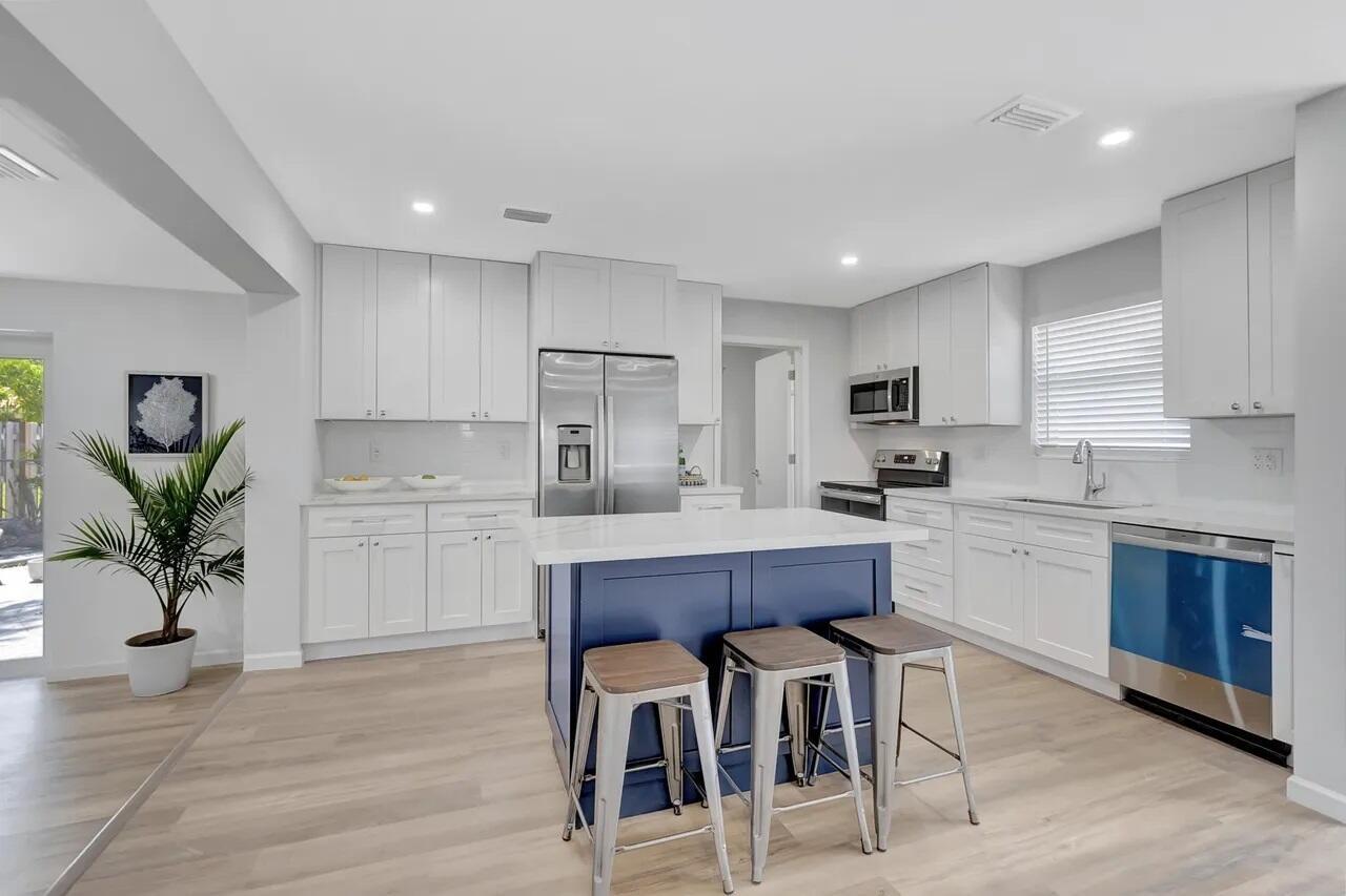 LIGHTHOUSE POINT ESTATES - Residential Lease