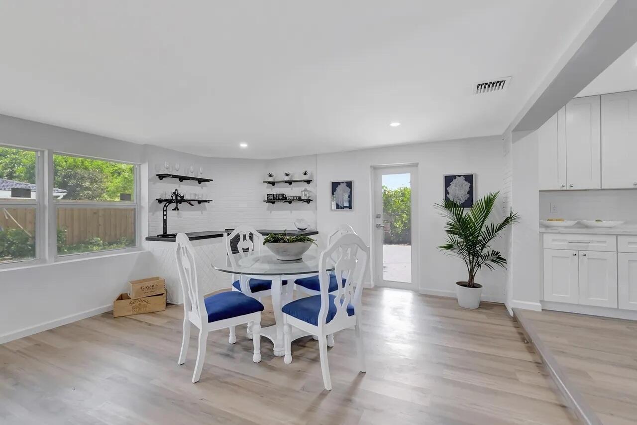 LIGHTHOUSE POINT ESTATES - Residential Lease