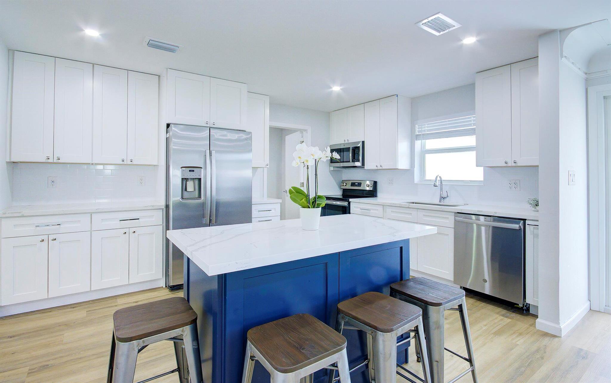 LIGHTHOUSE POINT ESTATES - Residential Lease