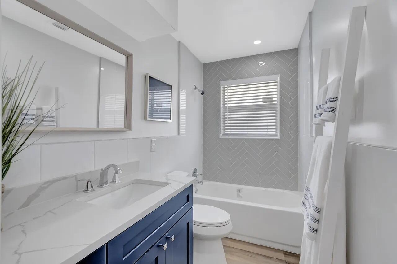 LIGHTHOUSE POINT ESTATES - Residential Lease