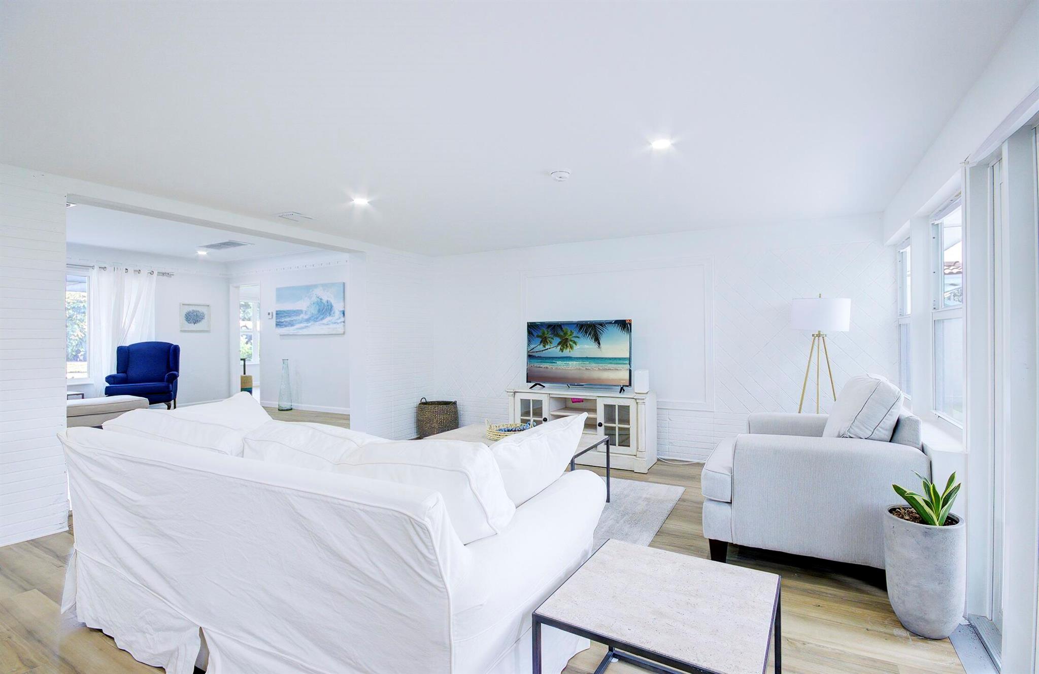 LIGHTHOUSE POINT ESTATES - Residential Lease