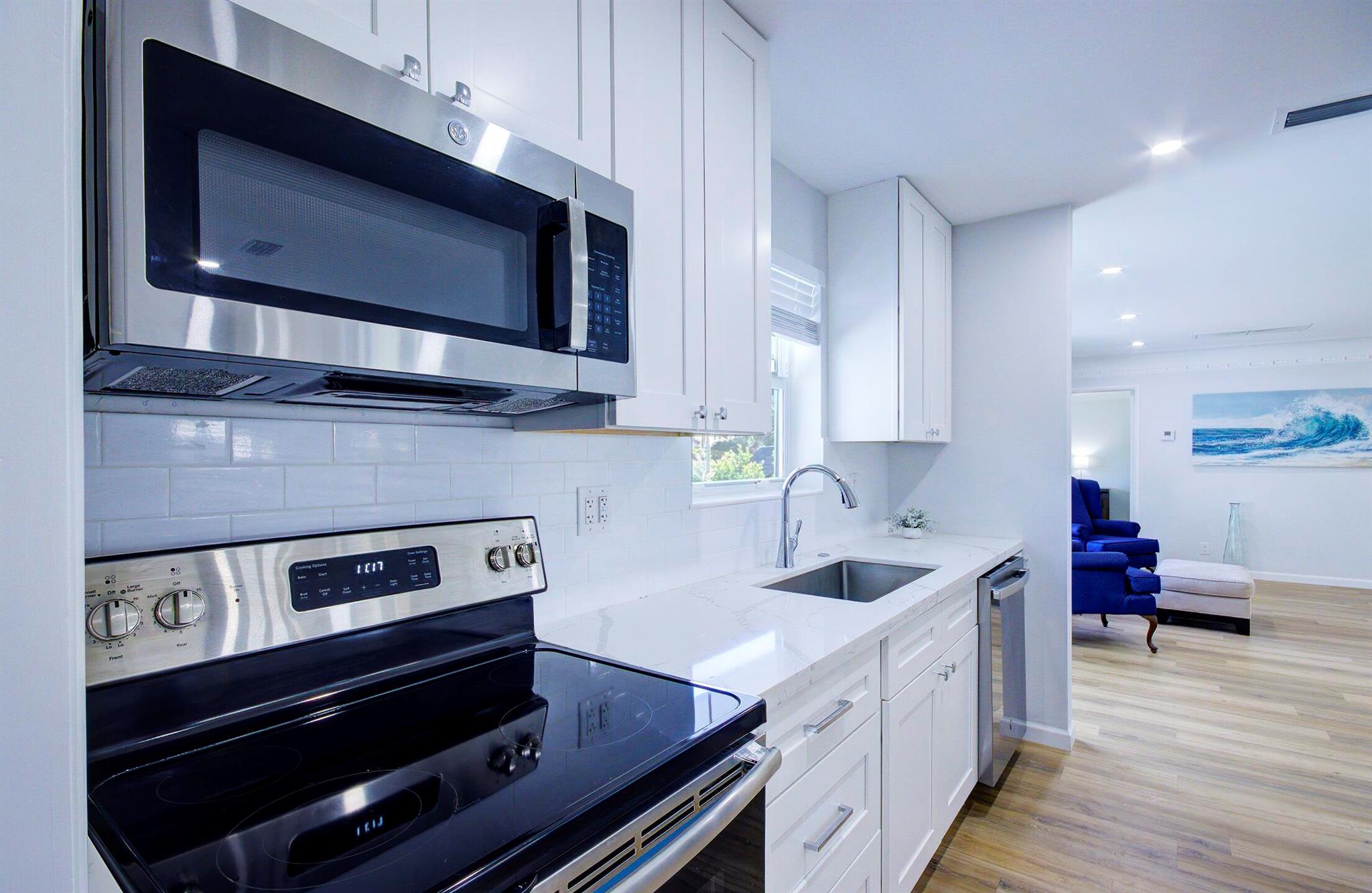 LIGHTHOUSE POINT ESTATES - Residential Lease