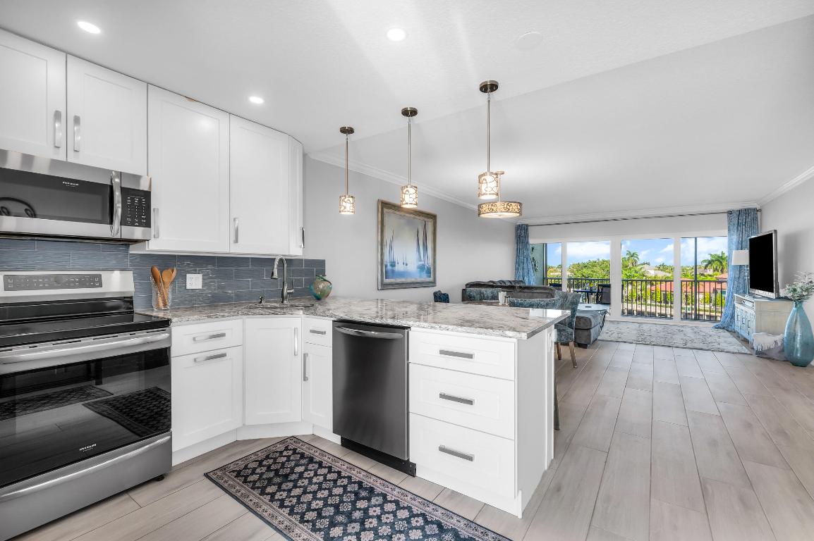 390 N Federal Highway 404